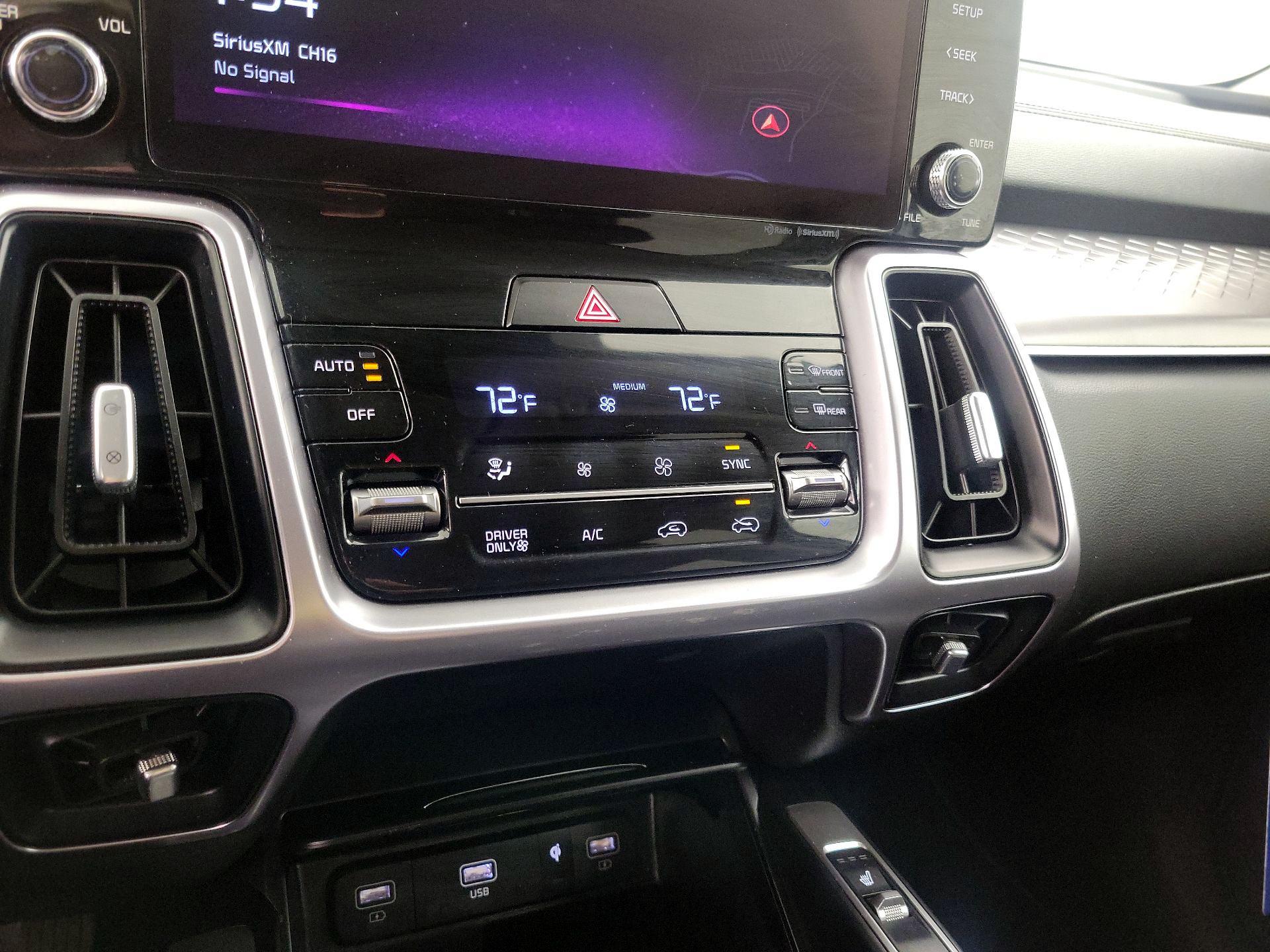 Thumbnail: 2023 Kia Sorento - 17