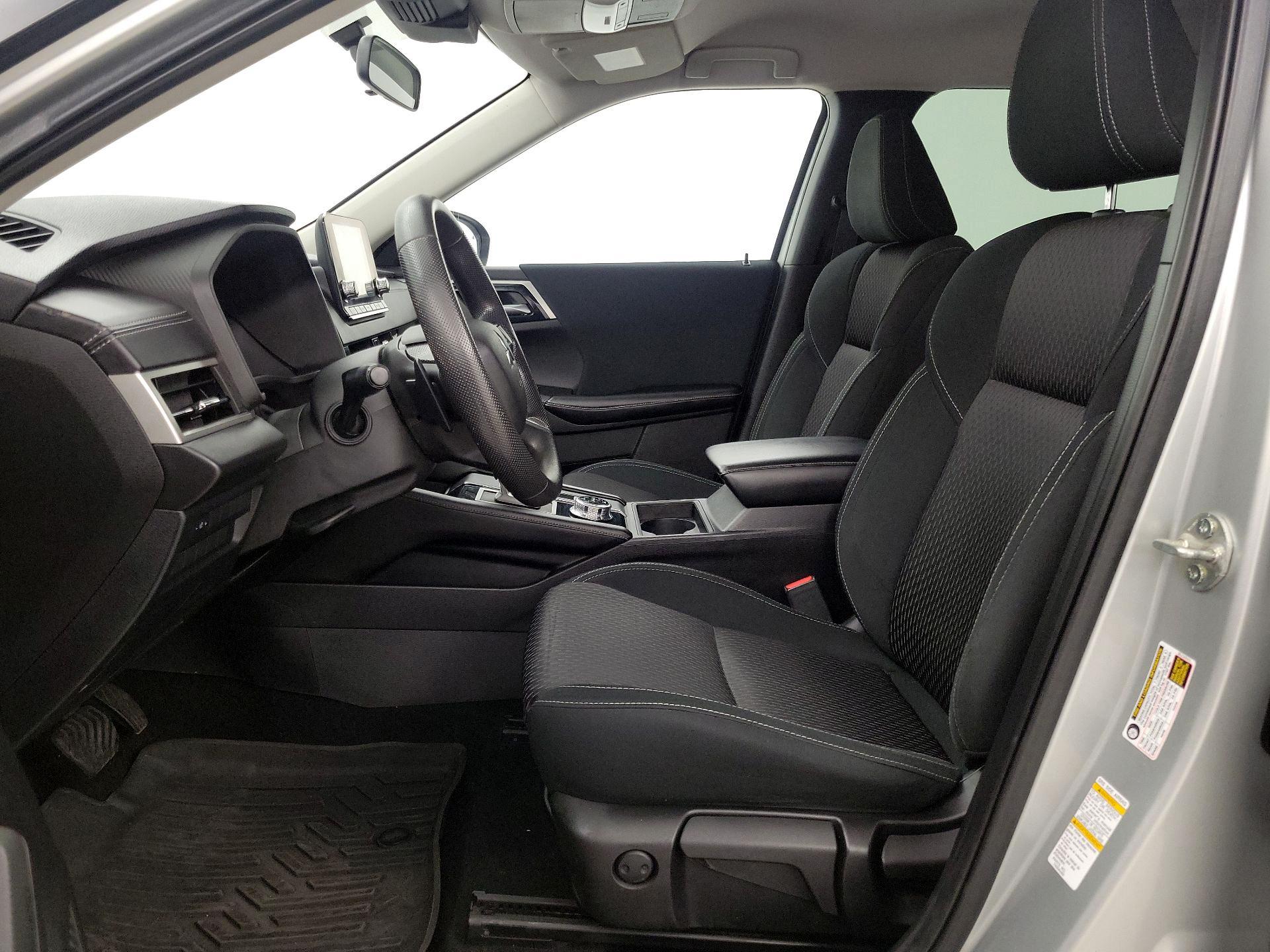 Thumbnail: 2022 Mitsubishi Outlander - 11