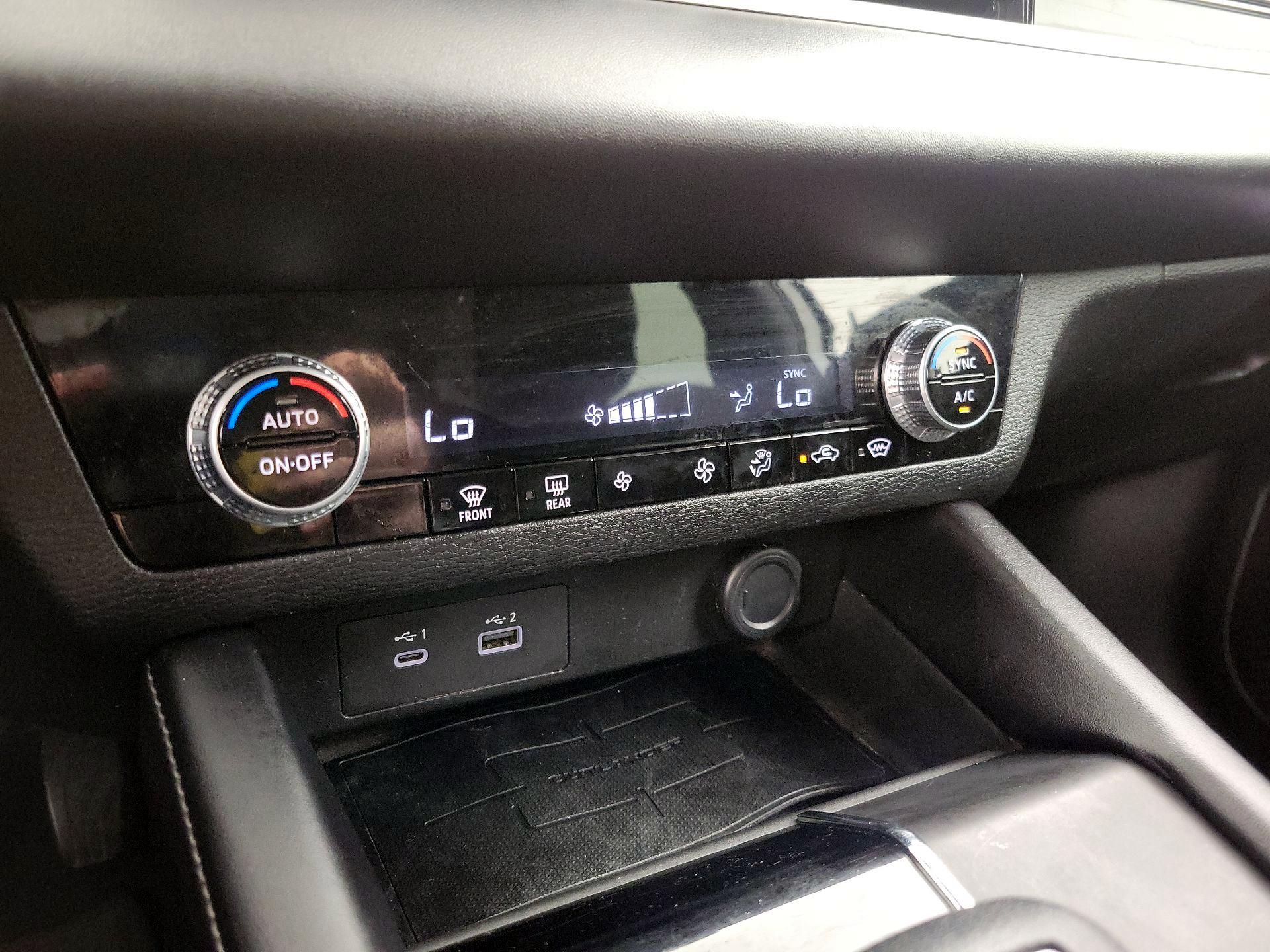 Thumbnail: 2022 Mitsubishi Outlander - 16