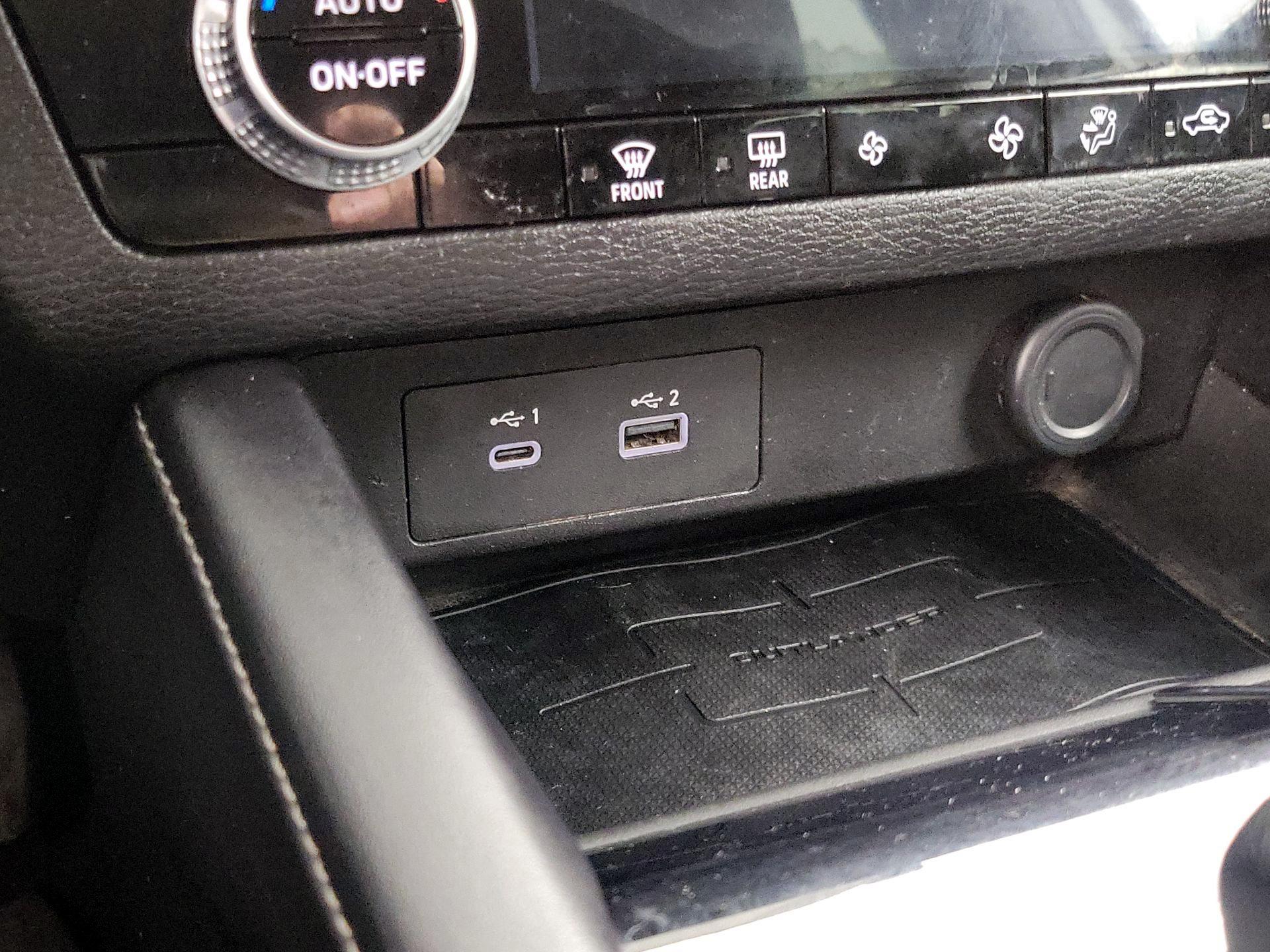 Thumbnail: 2022 Mitsubishi Outlander - 18