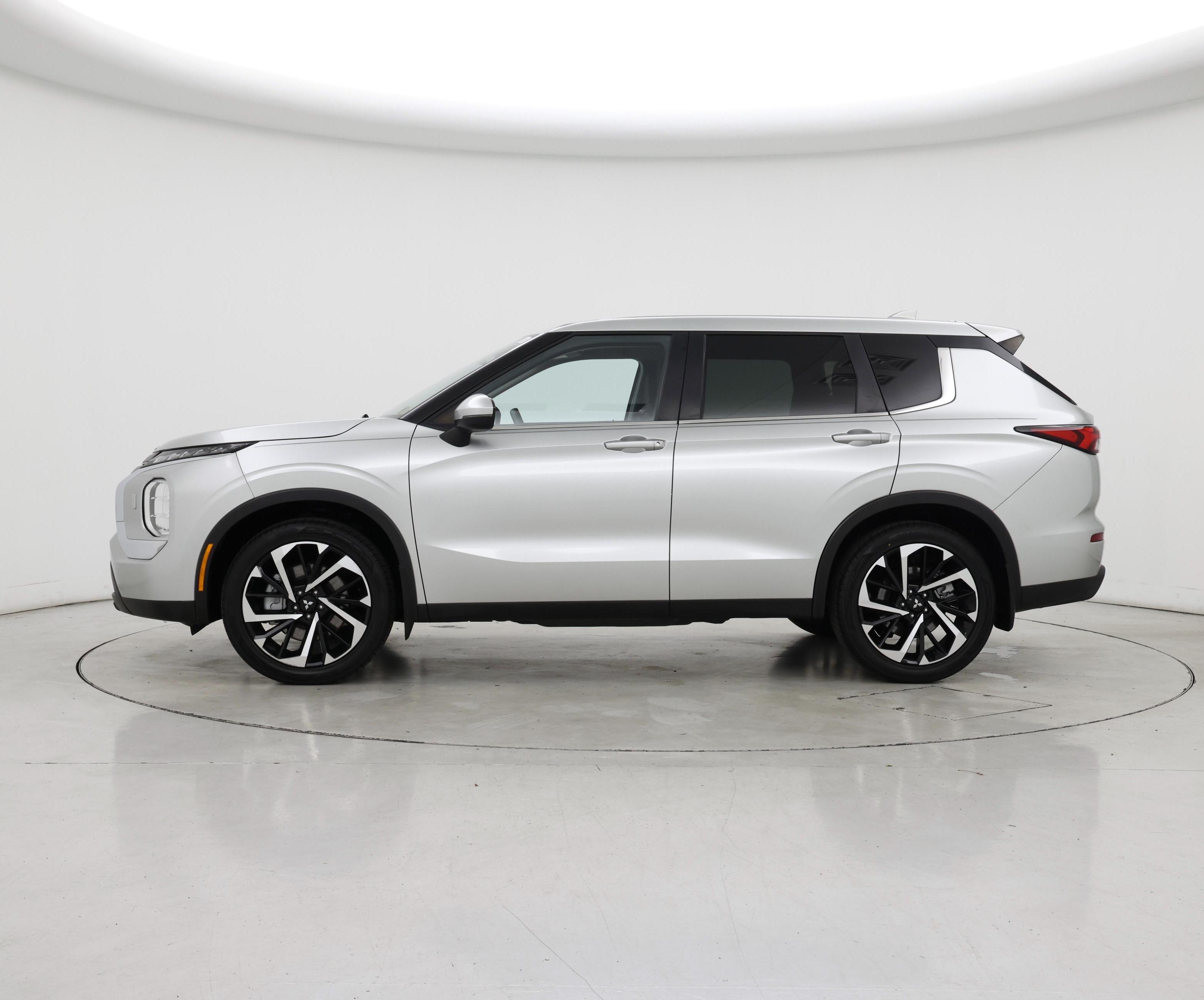Thumbnail: 2022 Mitsubishi Outlander - 3