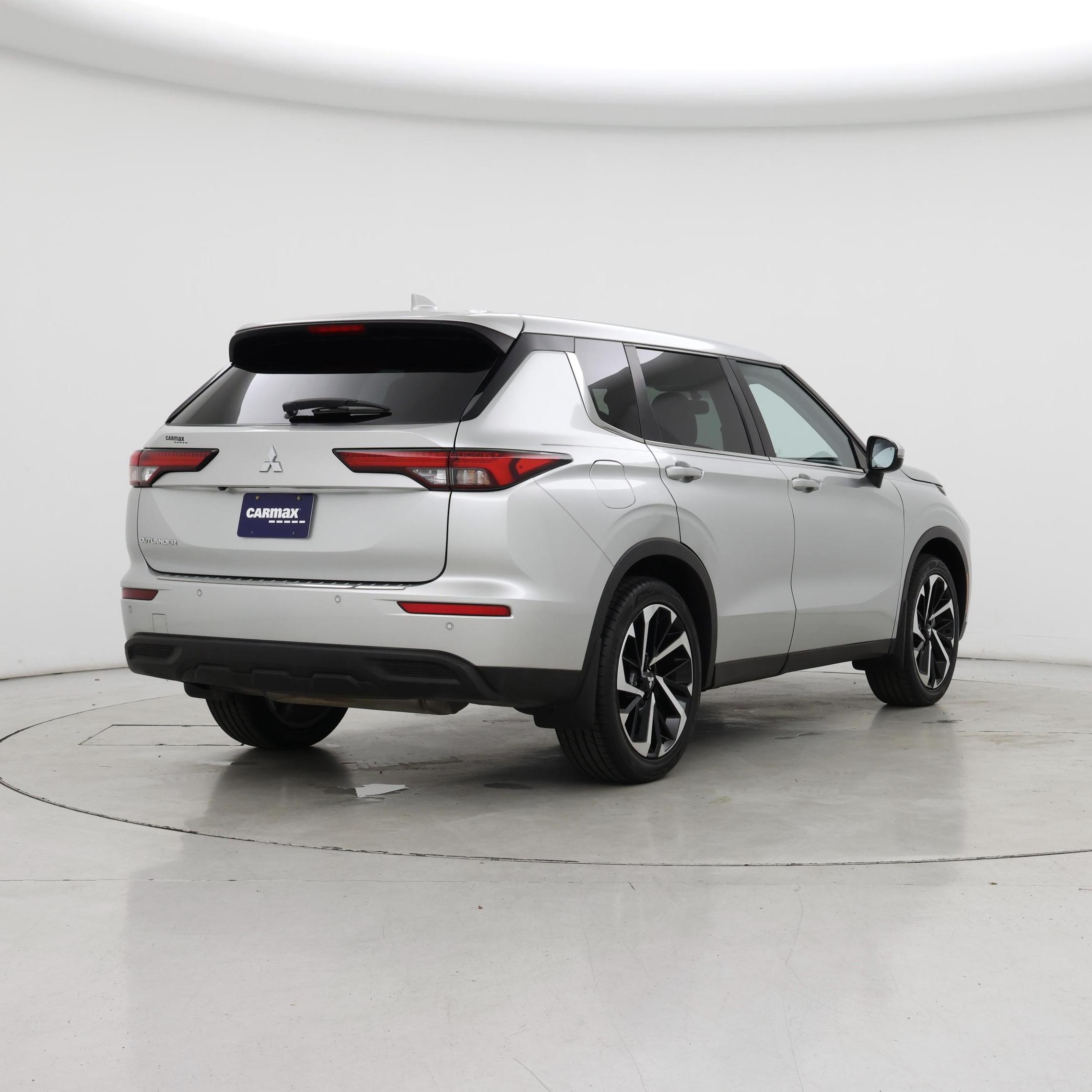 Thumbnail: 2022 Mitsubishi Outlander - 8