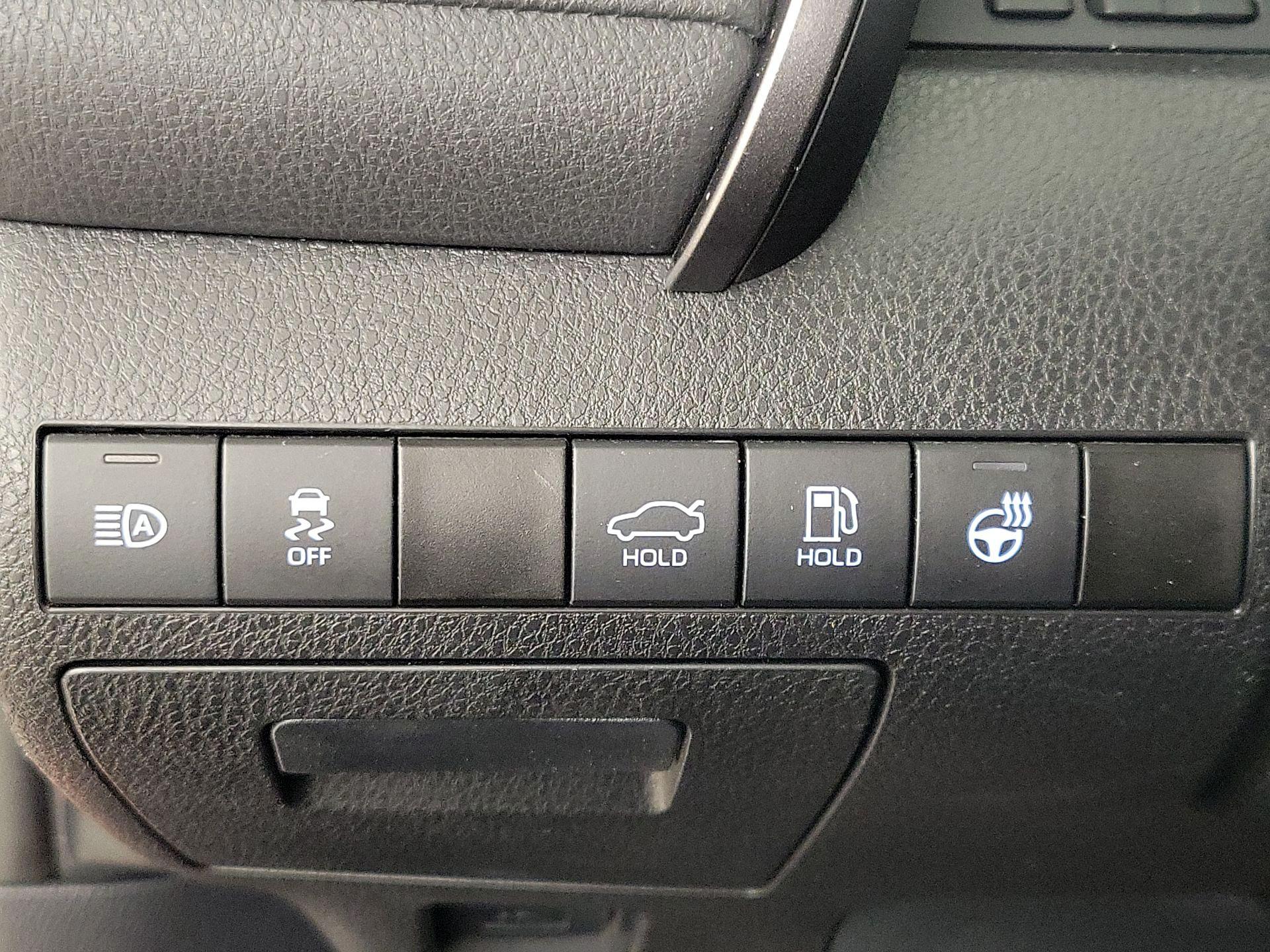 Thumbnail: 2022 Toyota Camry - 13