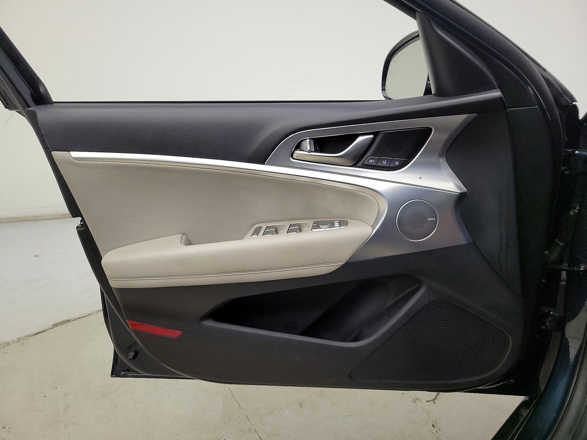 Thumbnail: 2022 Genesis G70 - 12