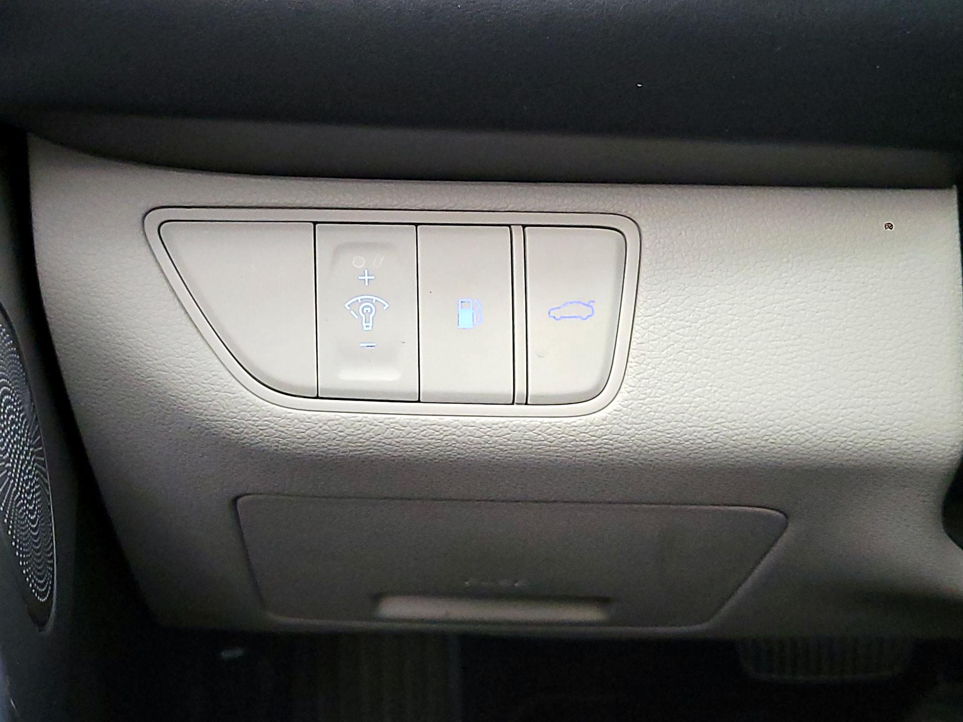 Thumbnail: 2022 Genesis G70 - 13