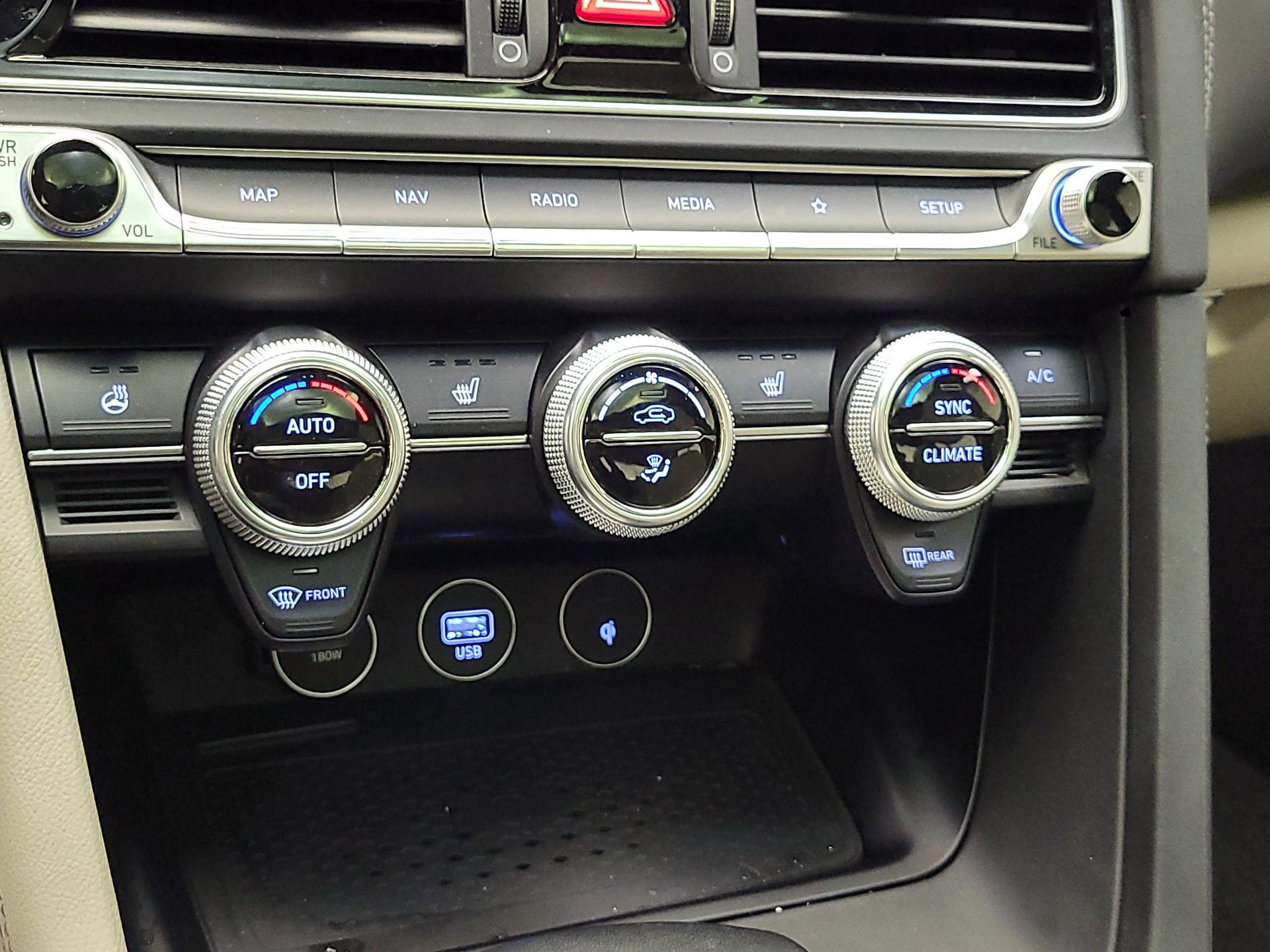 Thumbnail: 2022 Genesis G70 - 17