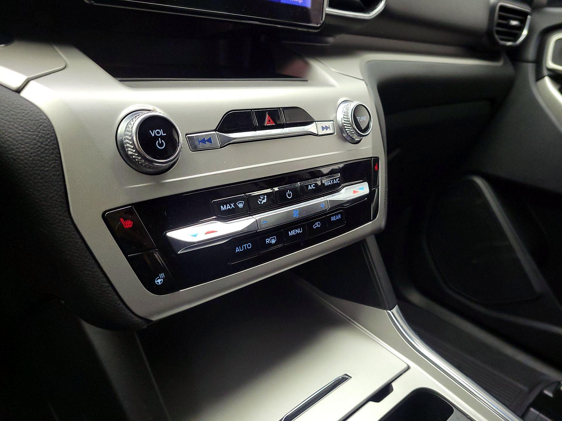 Thumbnail: 2022 Ford Explorer - 17