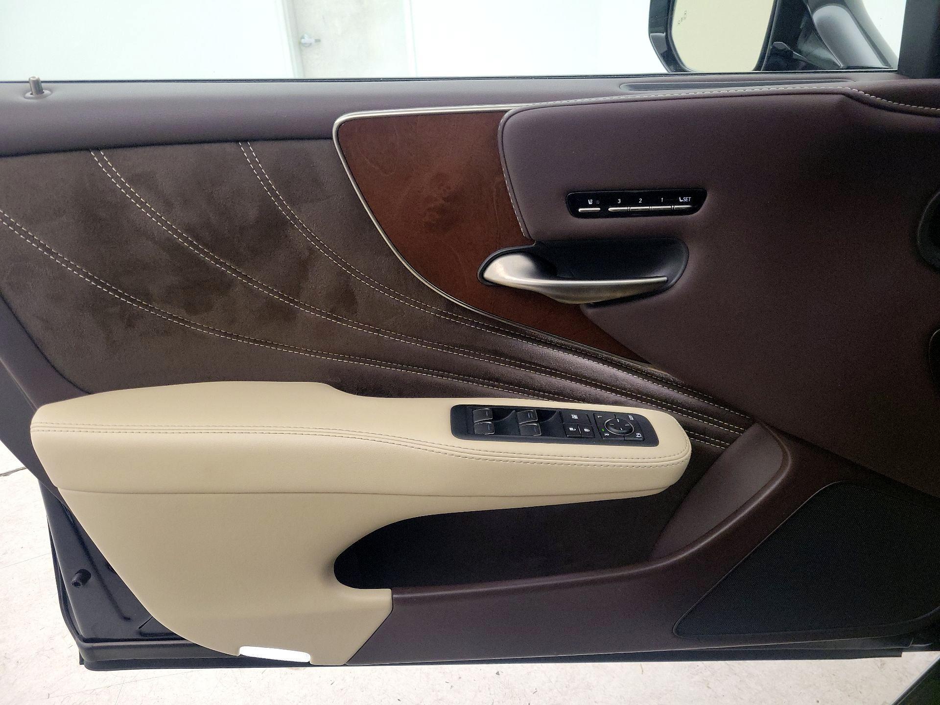 Thumbnail: 2020 Lexus LS - 12