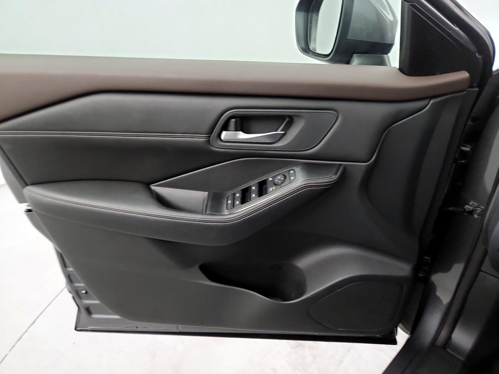 Thumbnail: 2022 Nissan Rogue - 10