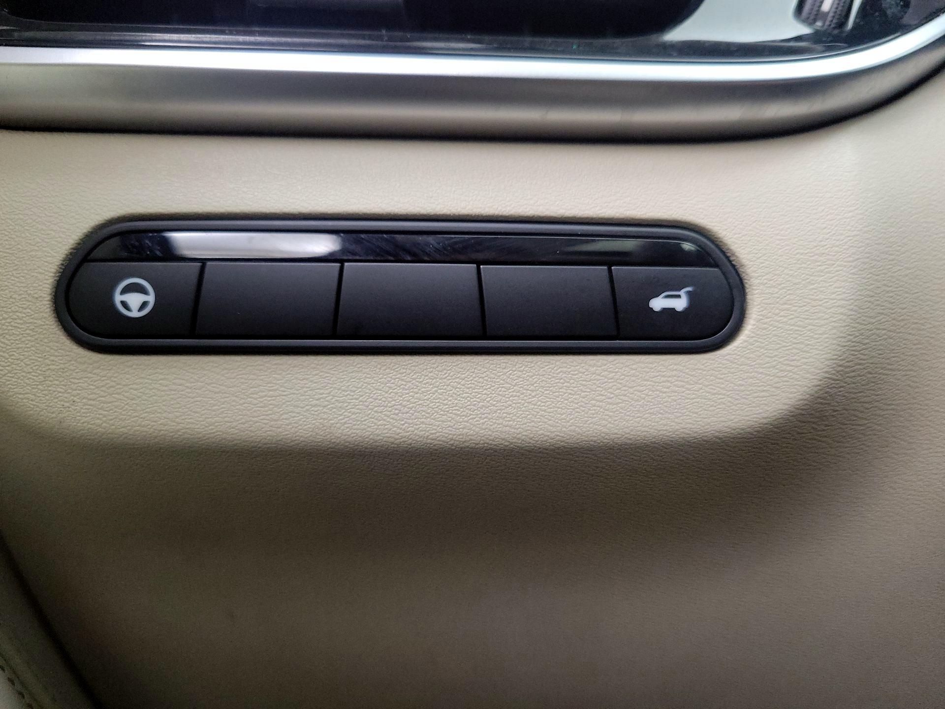 Thumbnail: 2023 INFINITI QX60 - 13