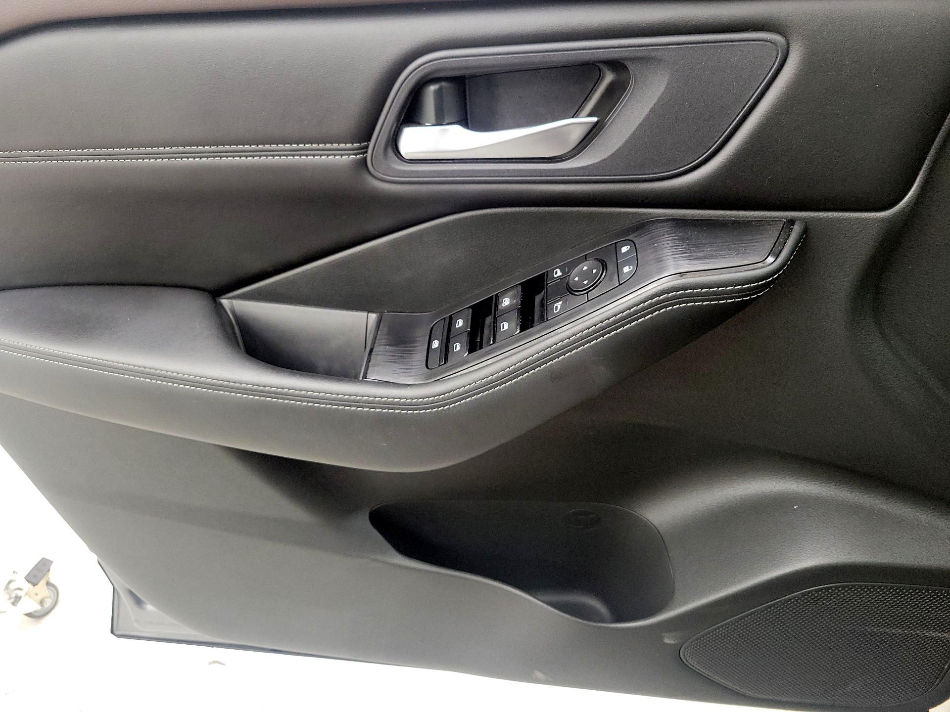 Thumbnail: 2023 Nissan Rogue - 12