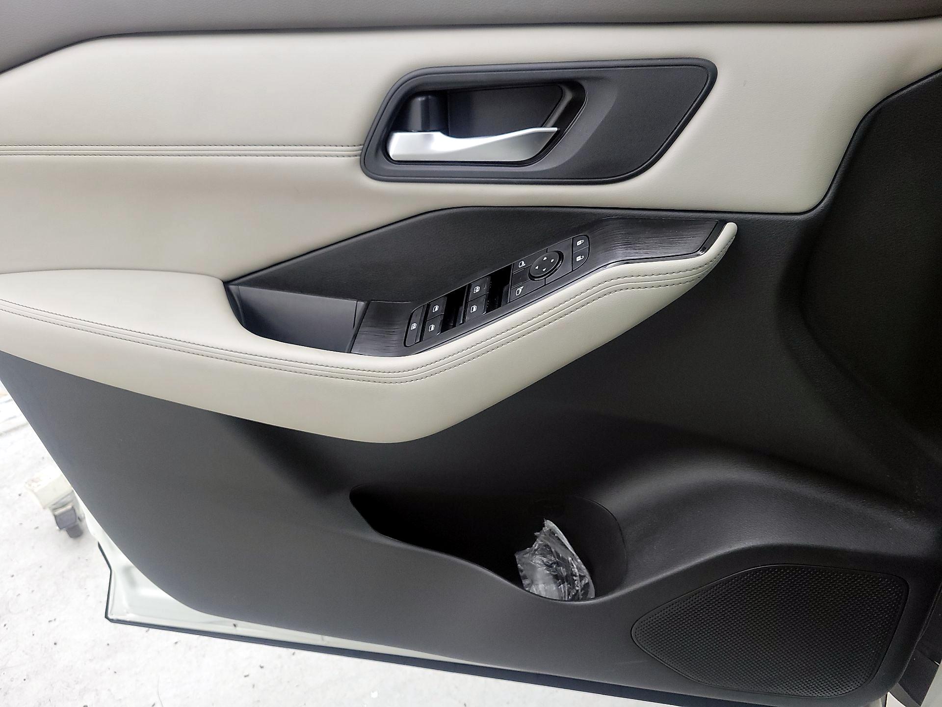 Thumbnail: 2022 Nissan Rogue - 13