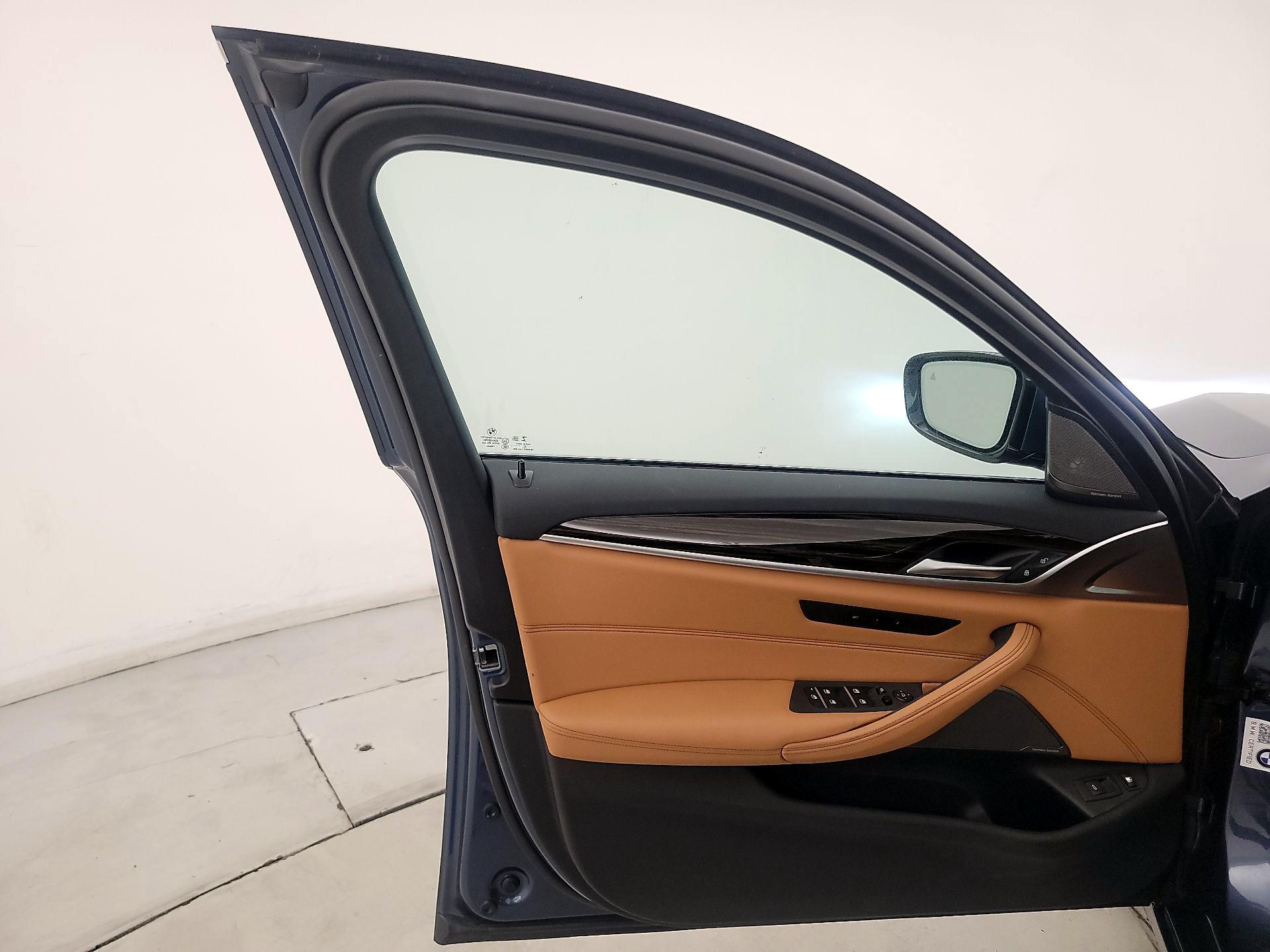 Thumbnail: 2023 BMW 5 Series - 12