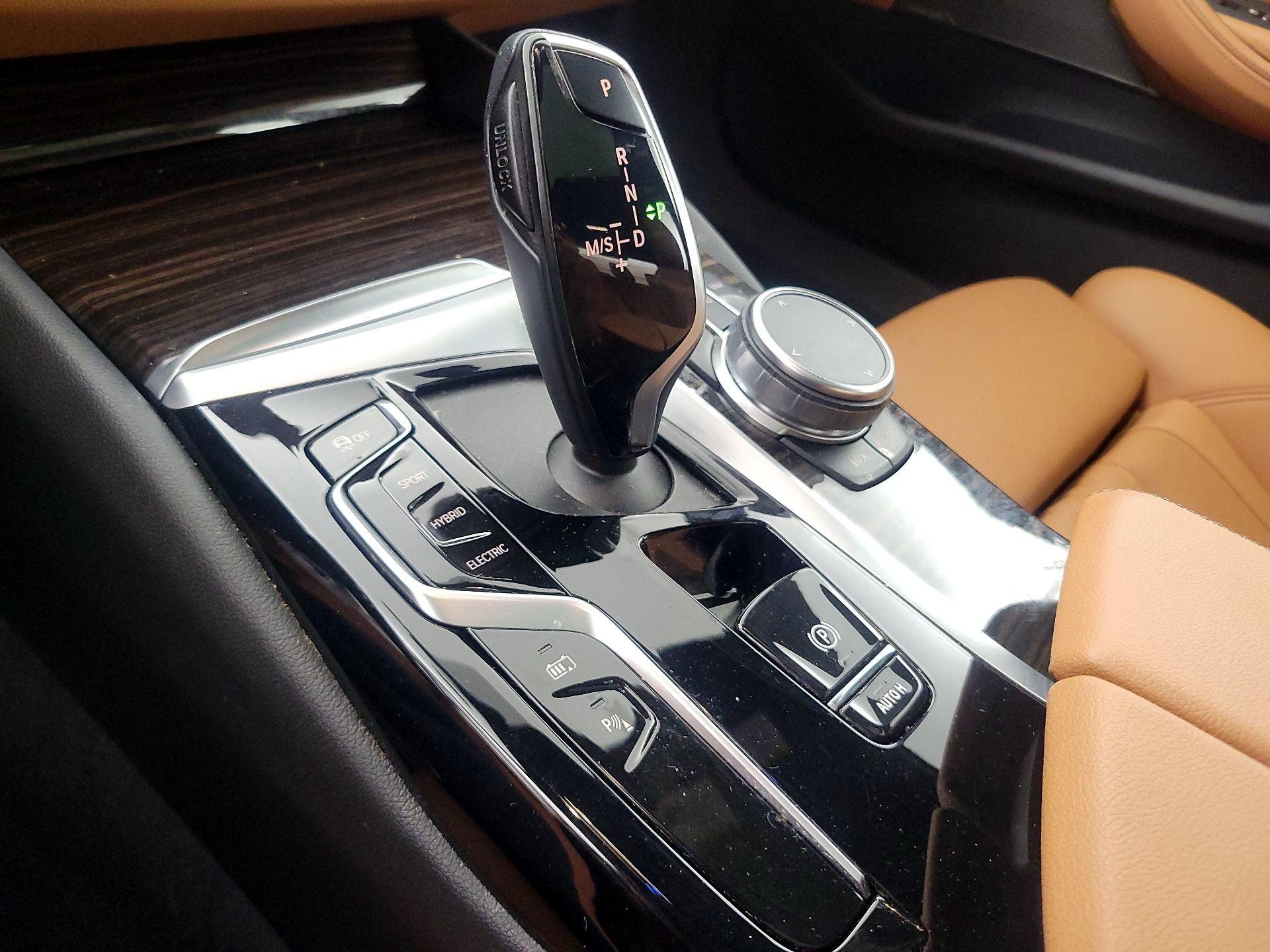 Thumbnail: 2023 BMW 5 Series - 18