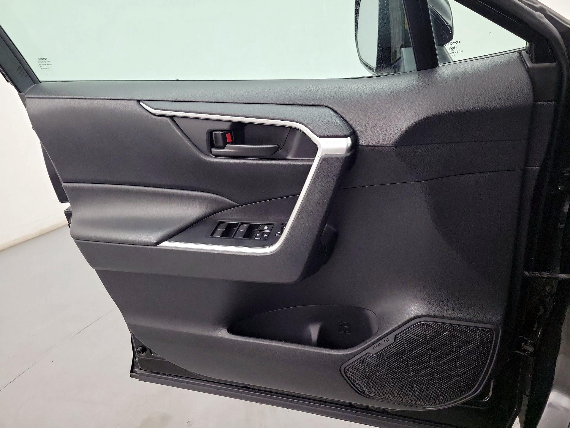 Thumbnail: 2021 Toyota RAV4 - 10