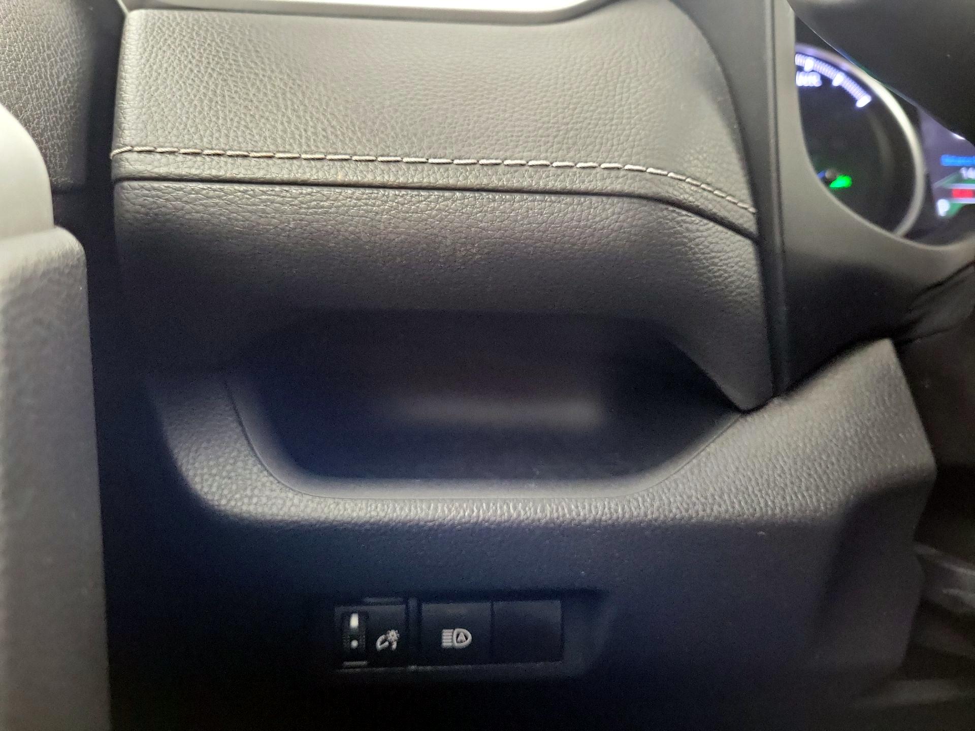 Thumbnail: 2021 Toyota RAV4 - 11