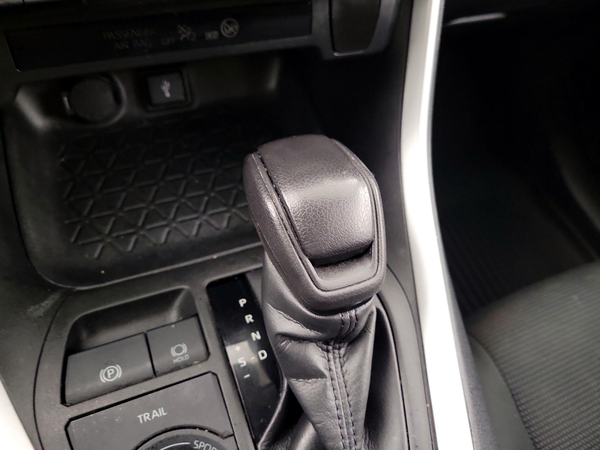 Thumbnail: 2021 Toyota RAV4 - 15