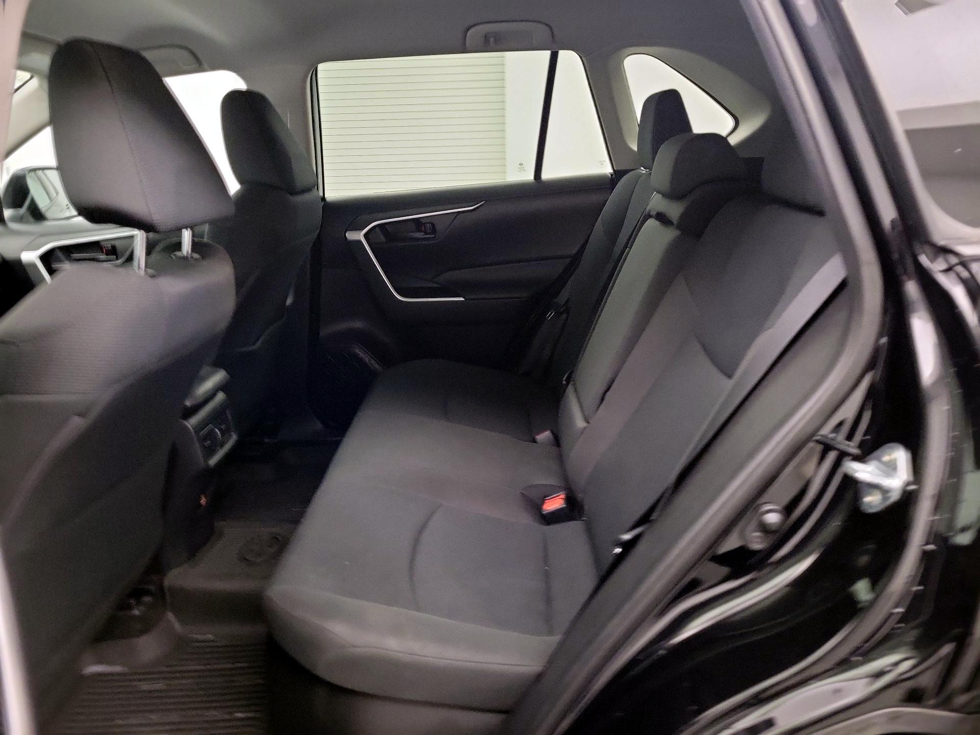 Thumbnail: 2021 Toyota RAV4 - 17