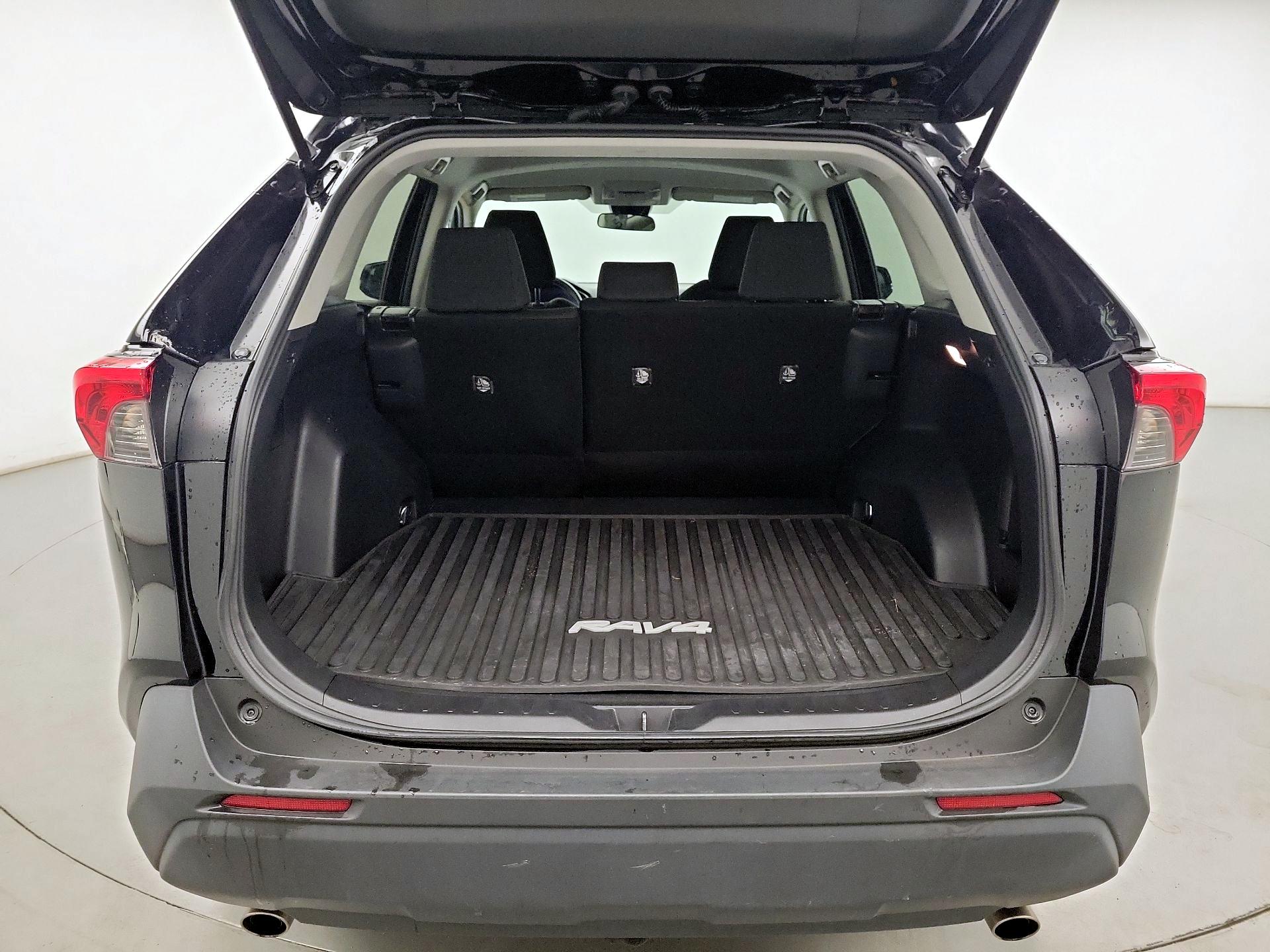 Thumbnail: 2021 Toyota RAV4 - 18