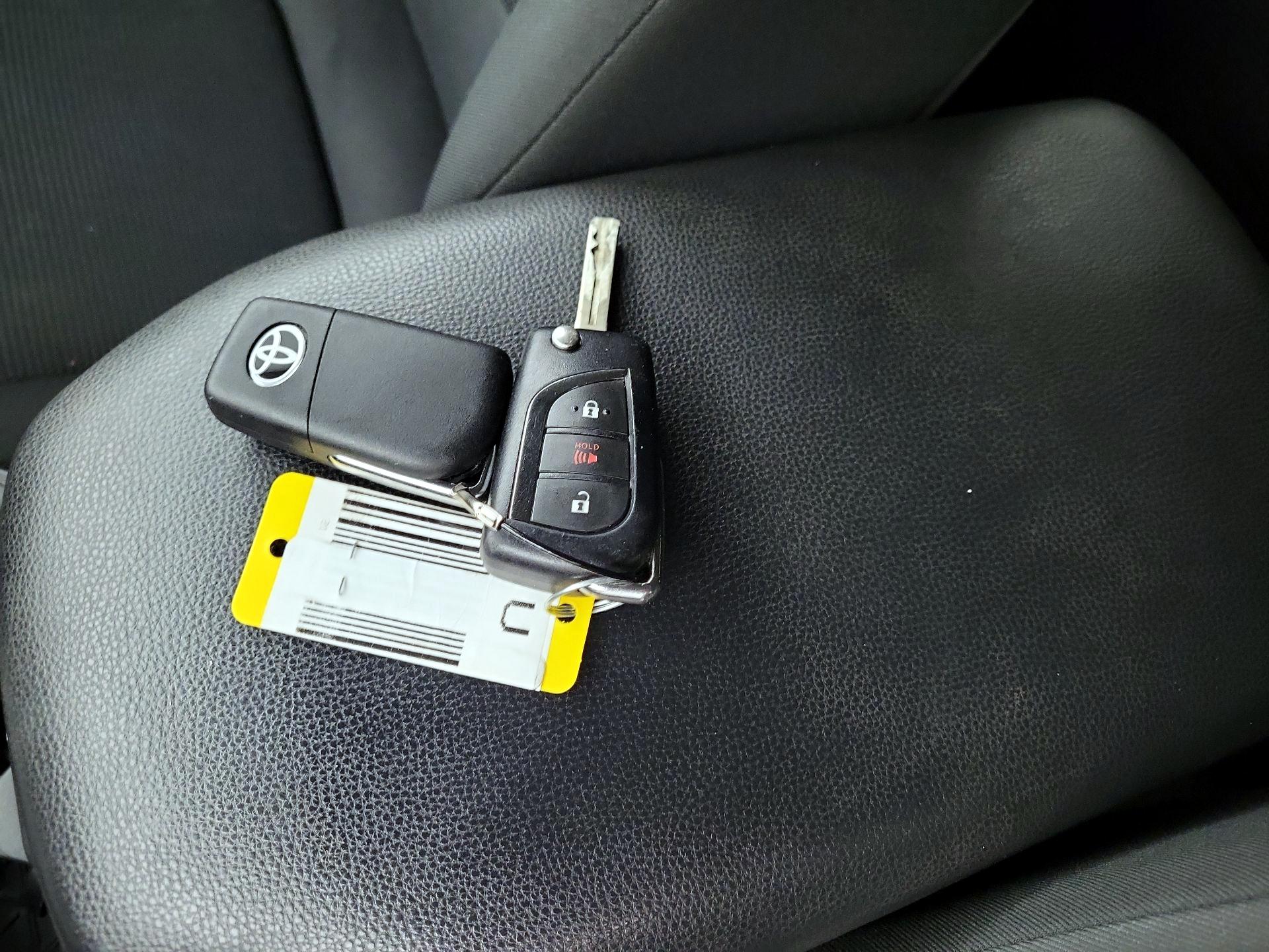 Thumbnail: 2021 Toyota RAV4 - 20