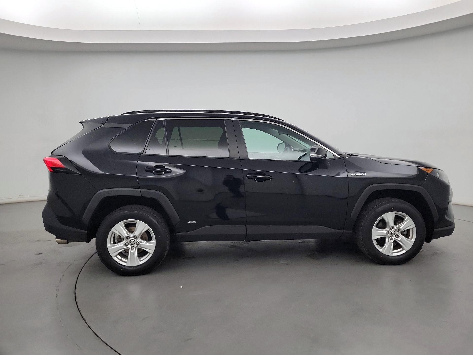 Thumbnail: 2021 Toyota RAV4 - 4