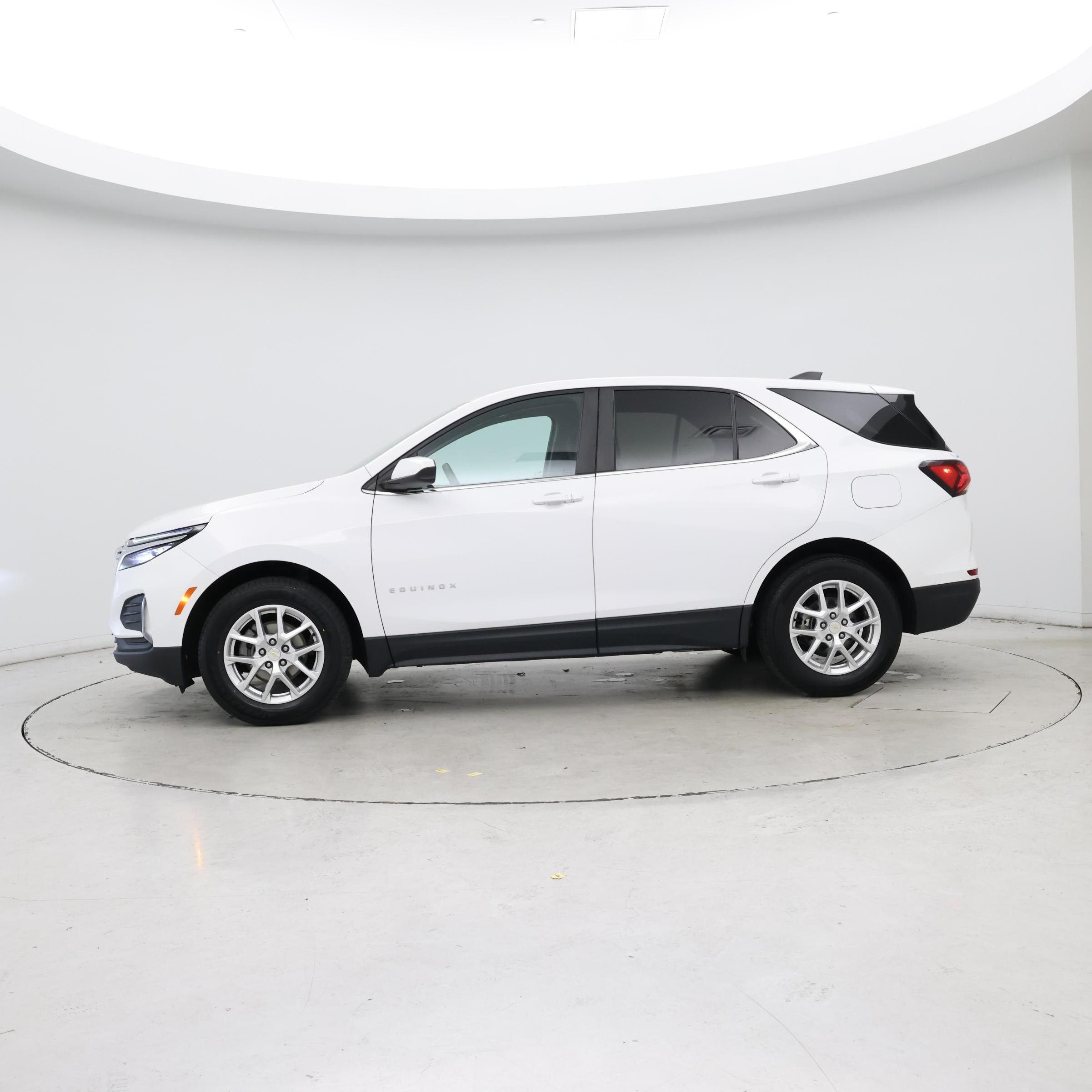 Thumbnail: 2022 Chevrolet Equinox - 3