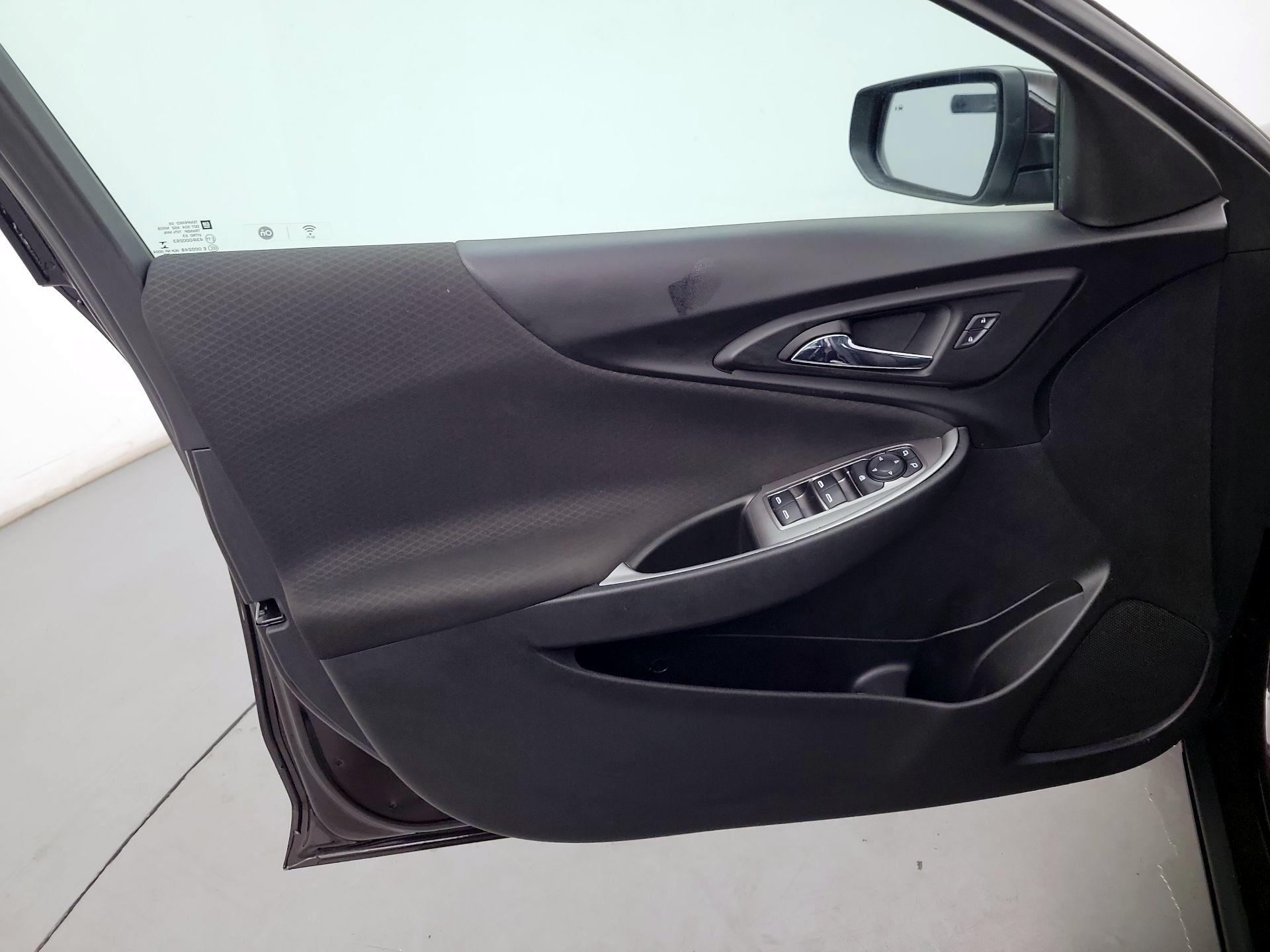 Thumbnail: 2020 Chevrolet Malibu - 10