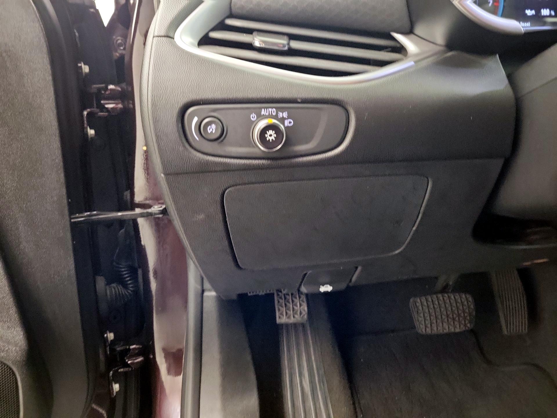 Thumbnail: 2020 Chevrolet Malibu - 11