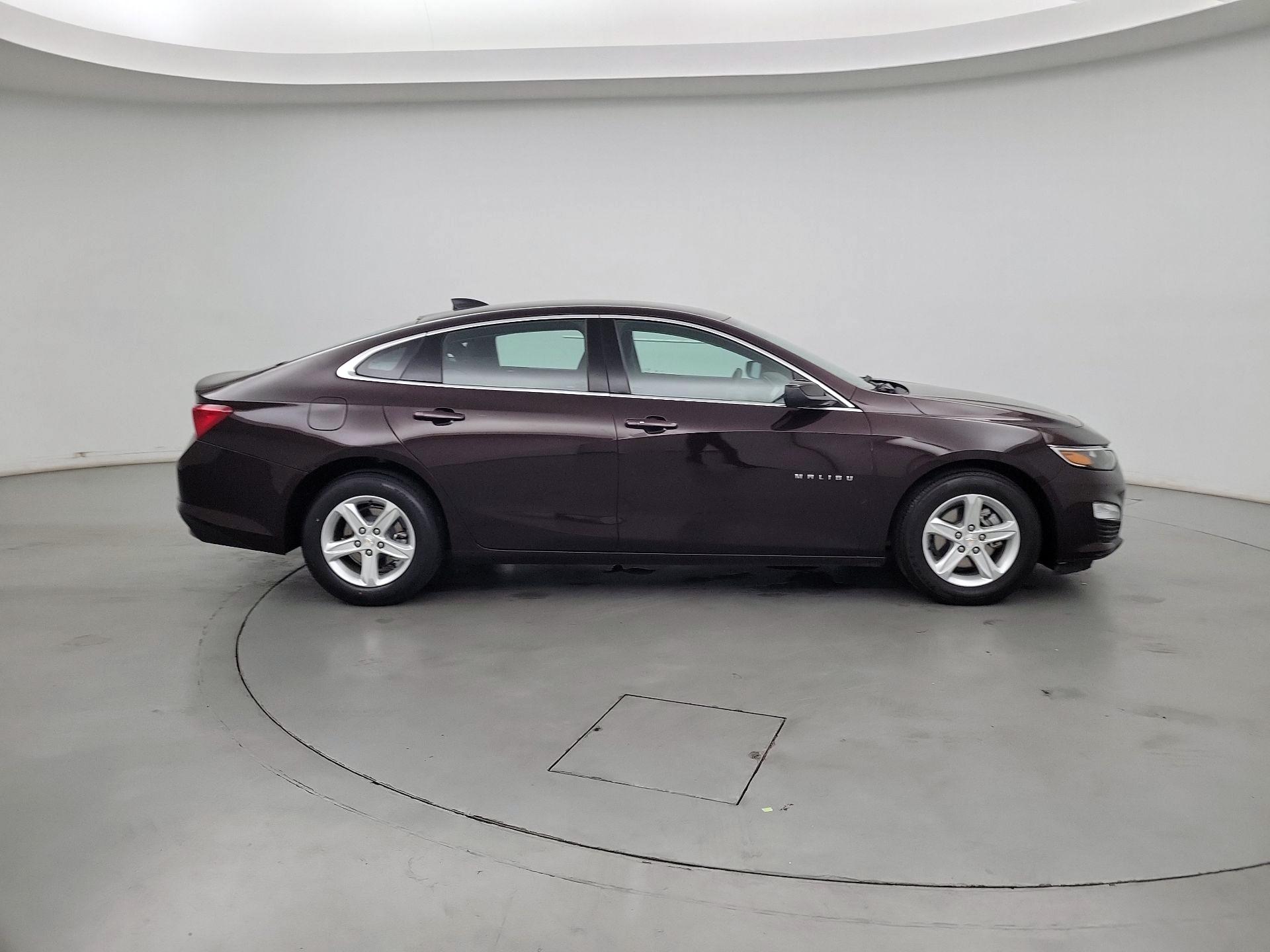 Thumbnail: 2020 Chevrolet Malibu - 4