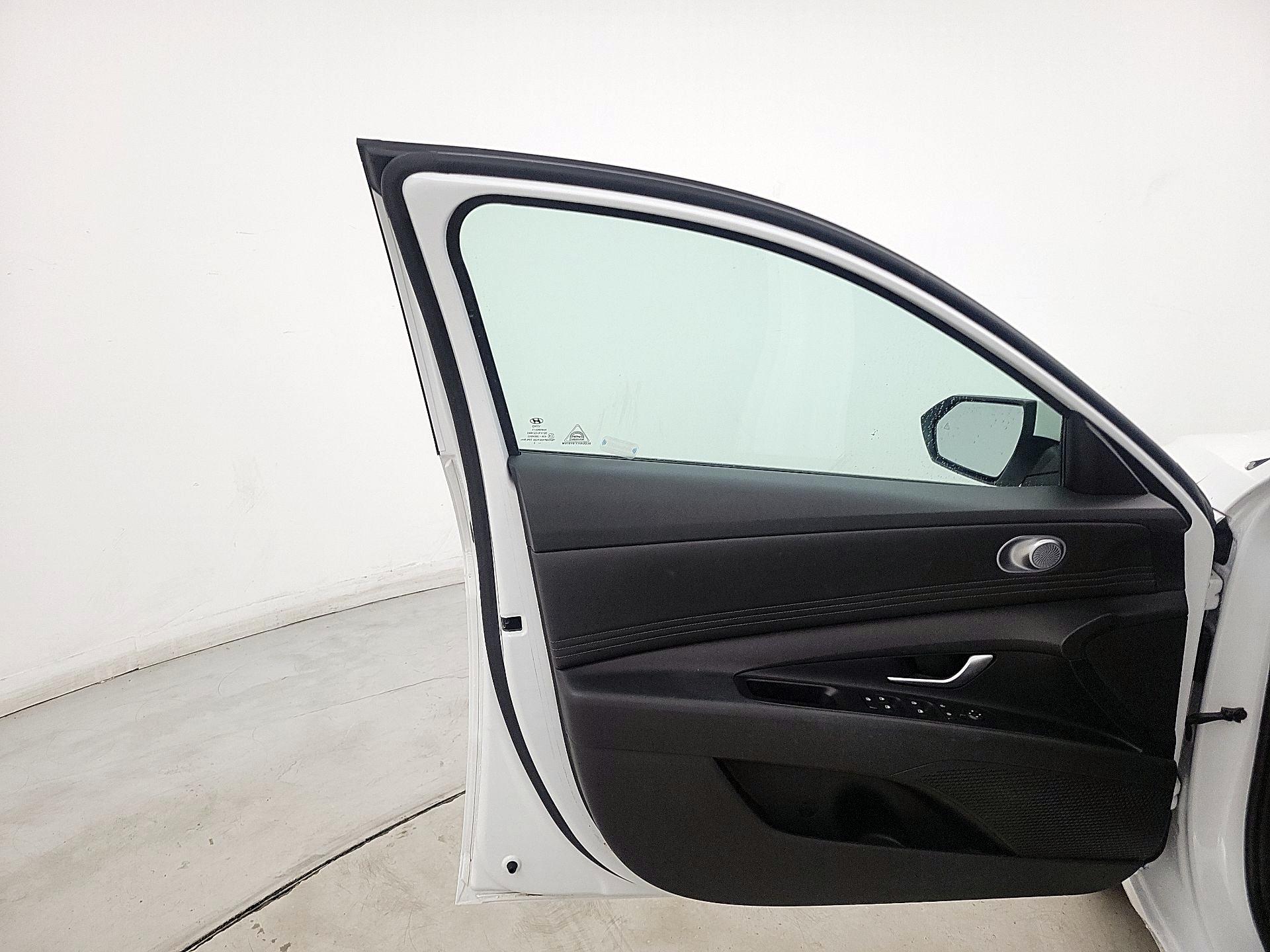 Thumbnail: 2023 Hyundai Elantra - 12