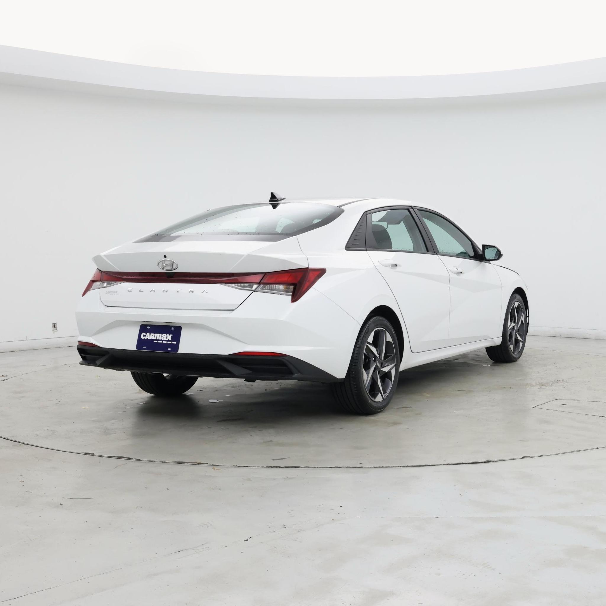 Thumbnail: 2023 Hyundai Elantra - 8