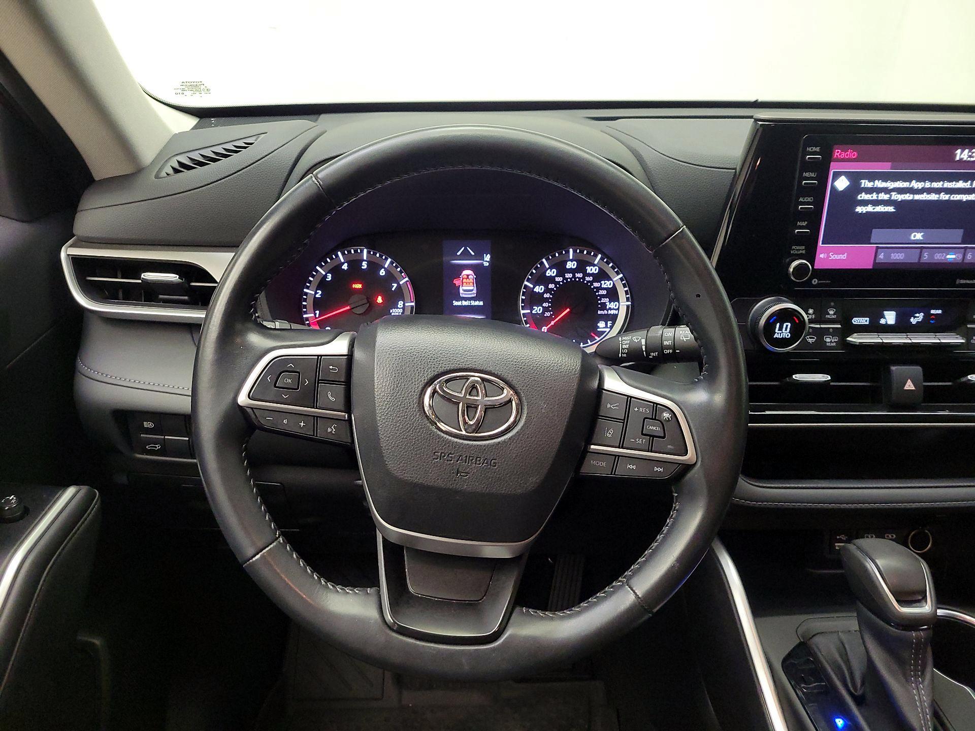 Thumbnail: 2022 Toyota Highlander - 10