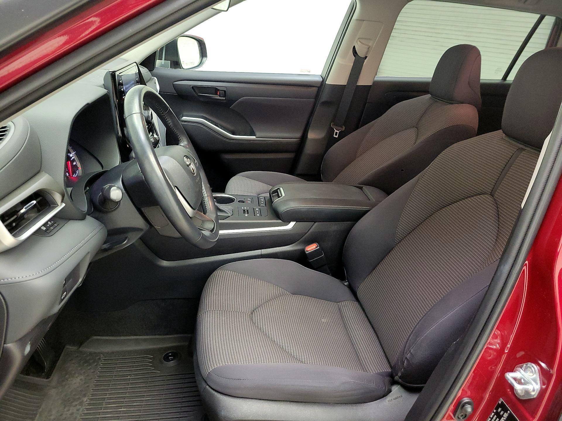 Thumbnail: 2022 Toyota Highlander - 11