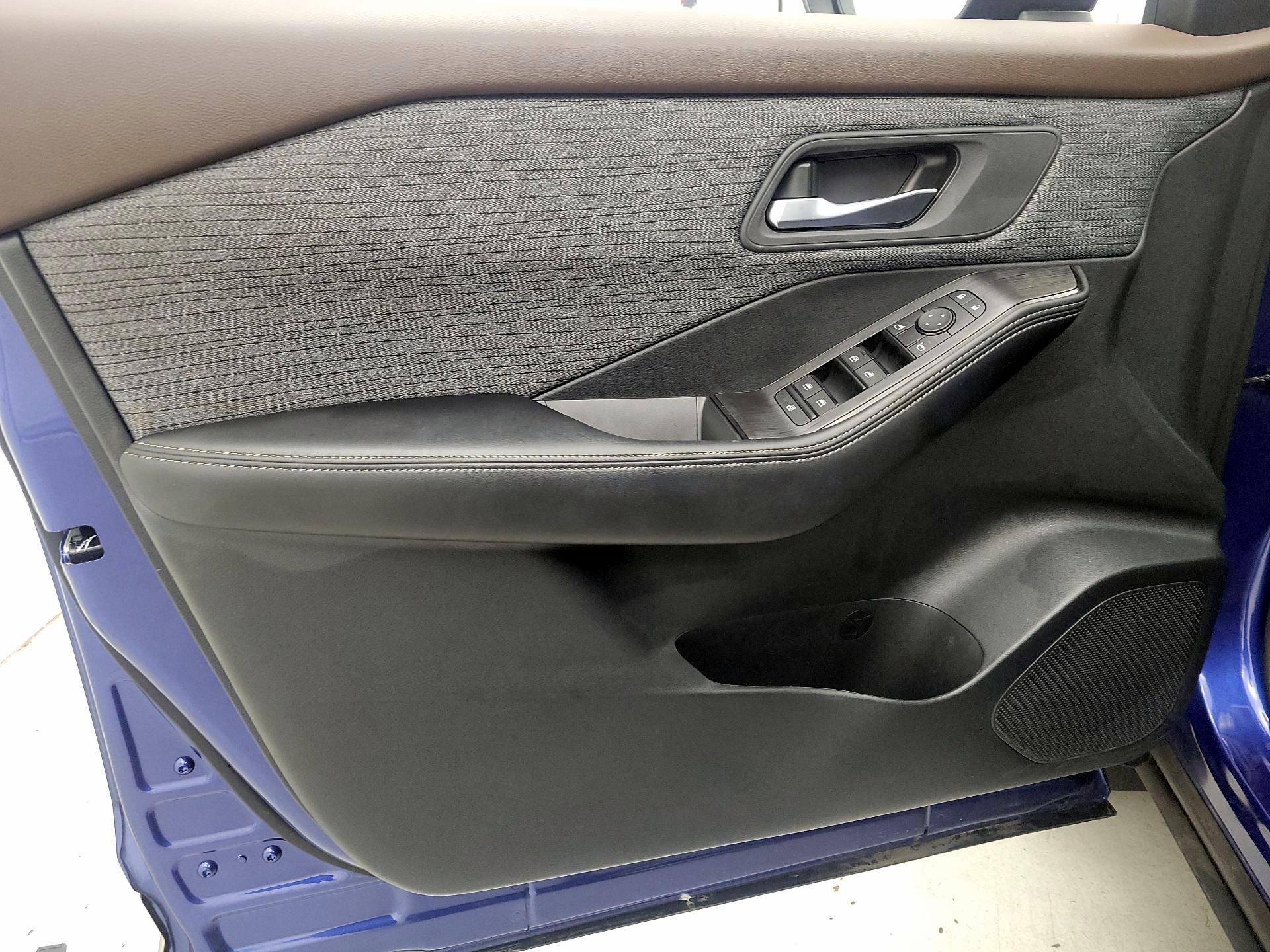 Thumbnail: 2023 Nissan Rogue - 12