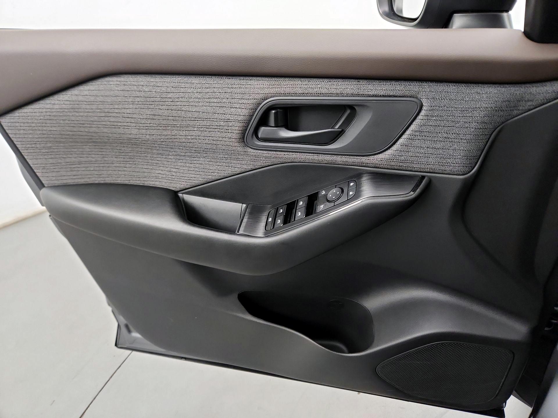 Thumbnail: 2023 Nissan Rogue - 10