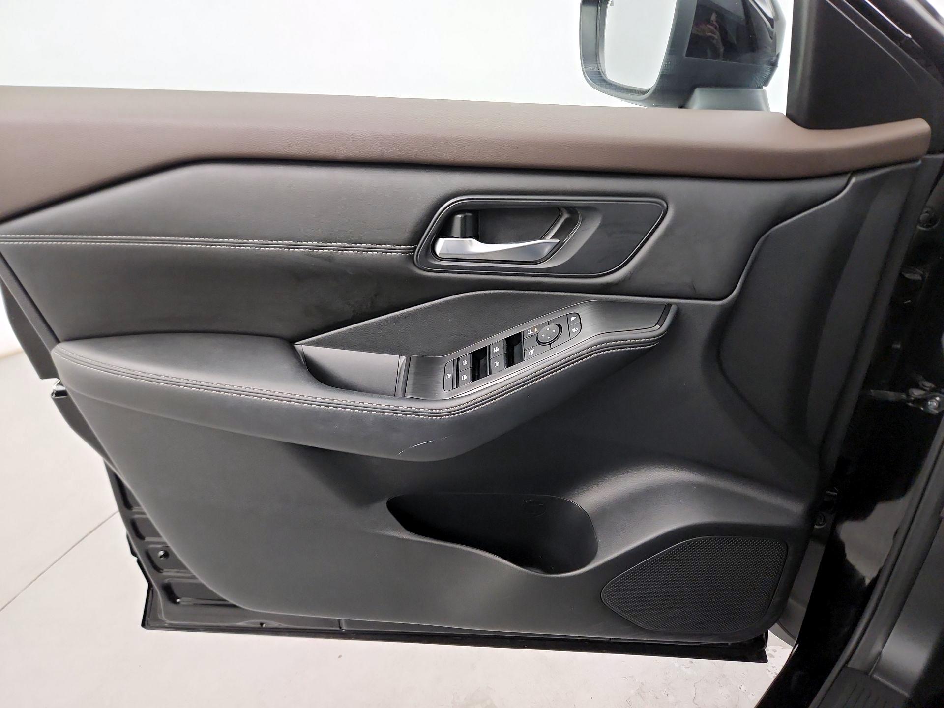 Thumbnail: 2022 Nissan Rogue - 10