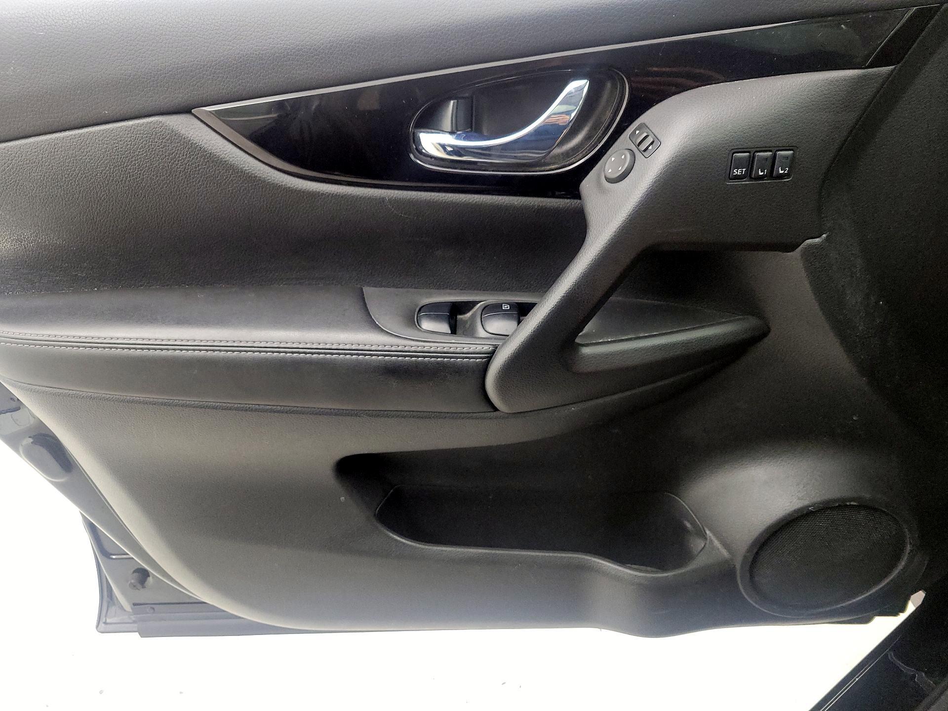 Thumbnail: 2022 Nissan Rogue Sport - 13