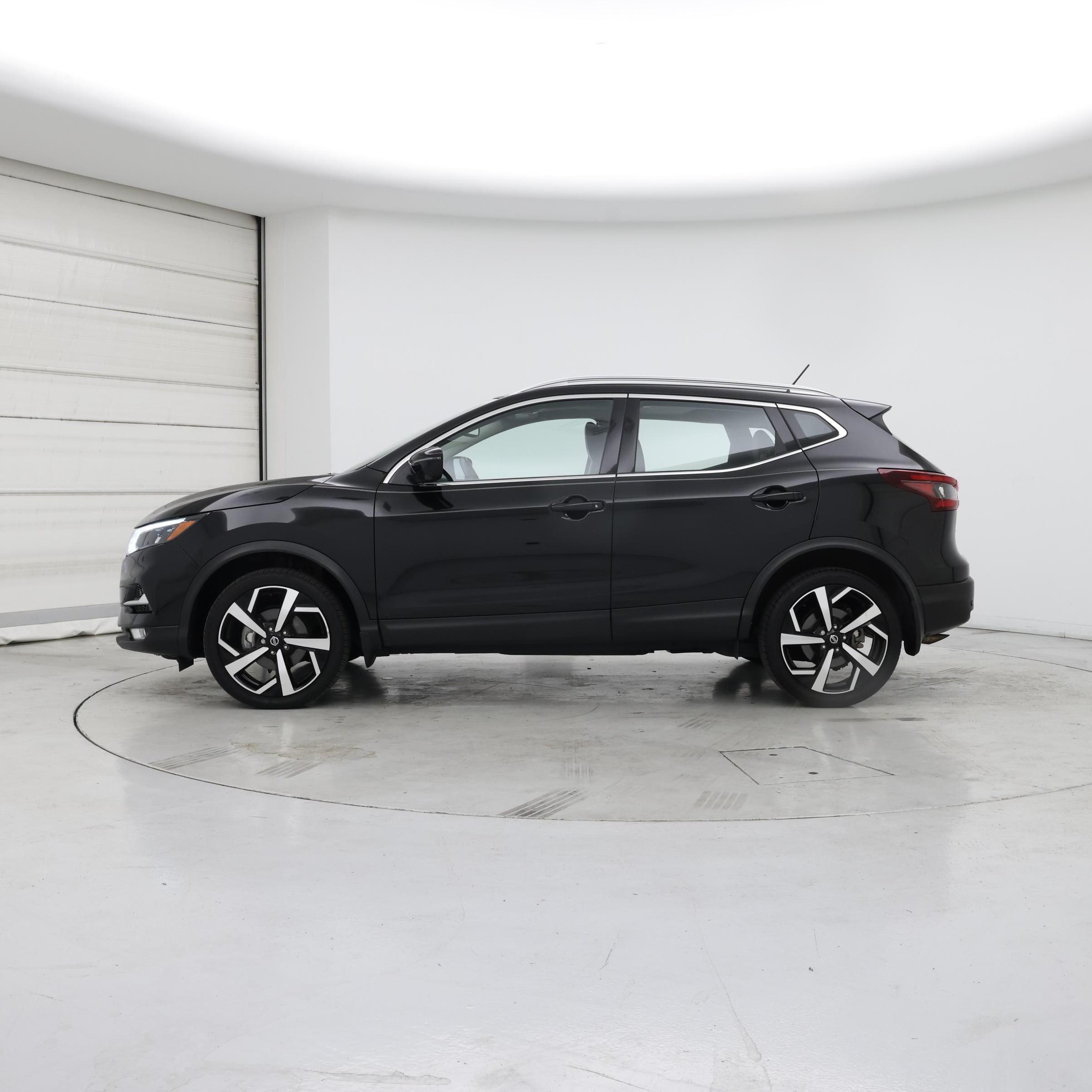 Thumbnail: 2022 Nissan Rogue Sport - 3