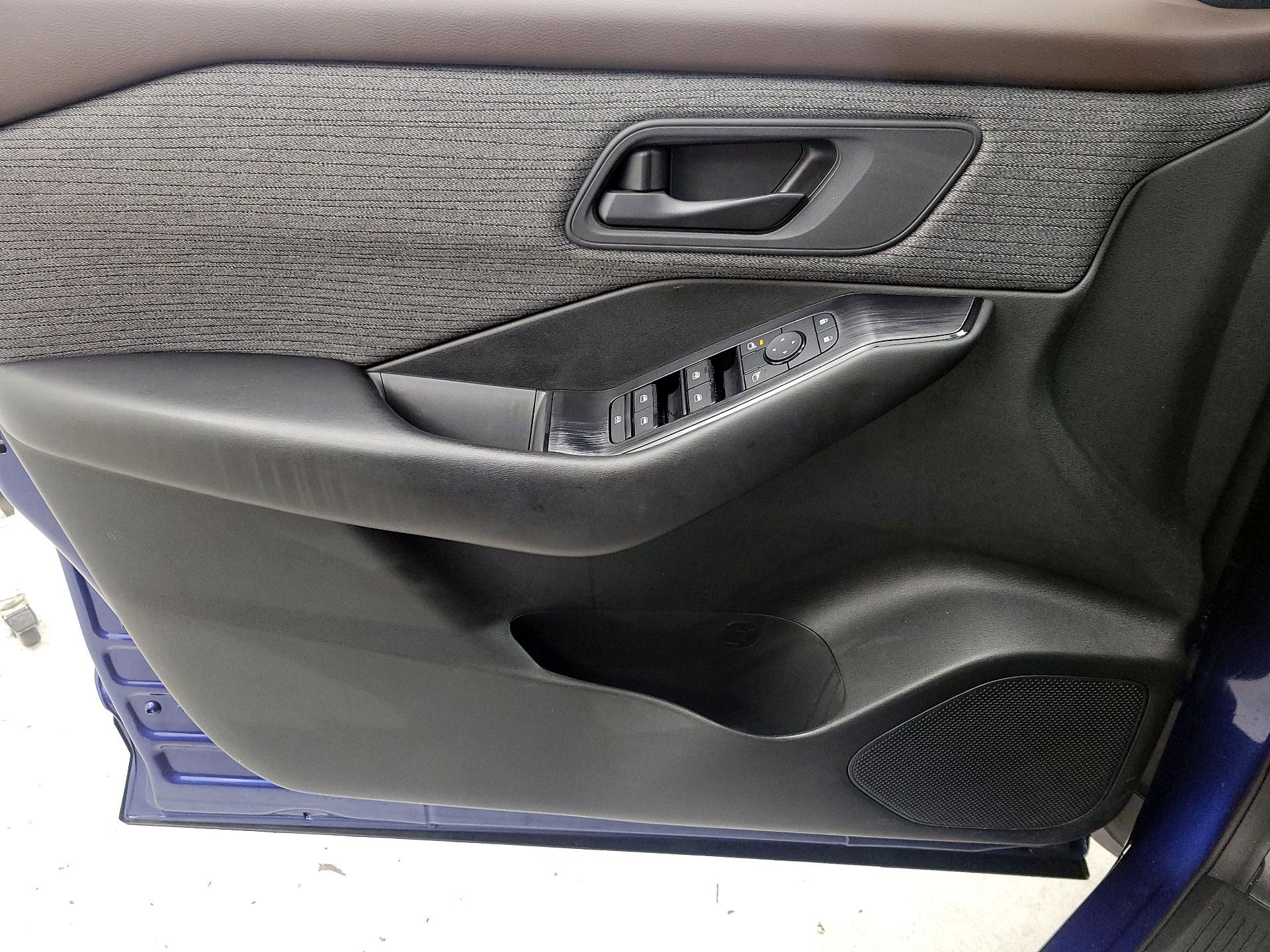 Thumbnail: 2023 Nissan Rogue - 12