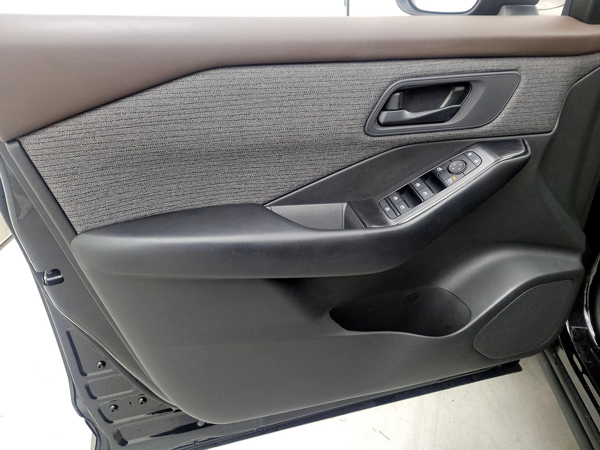 Thumbnail: 2023 Nissan Rogue - 12