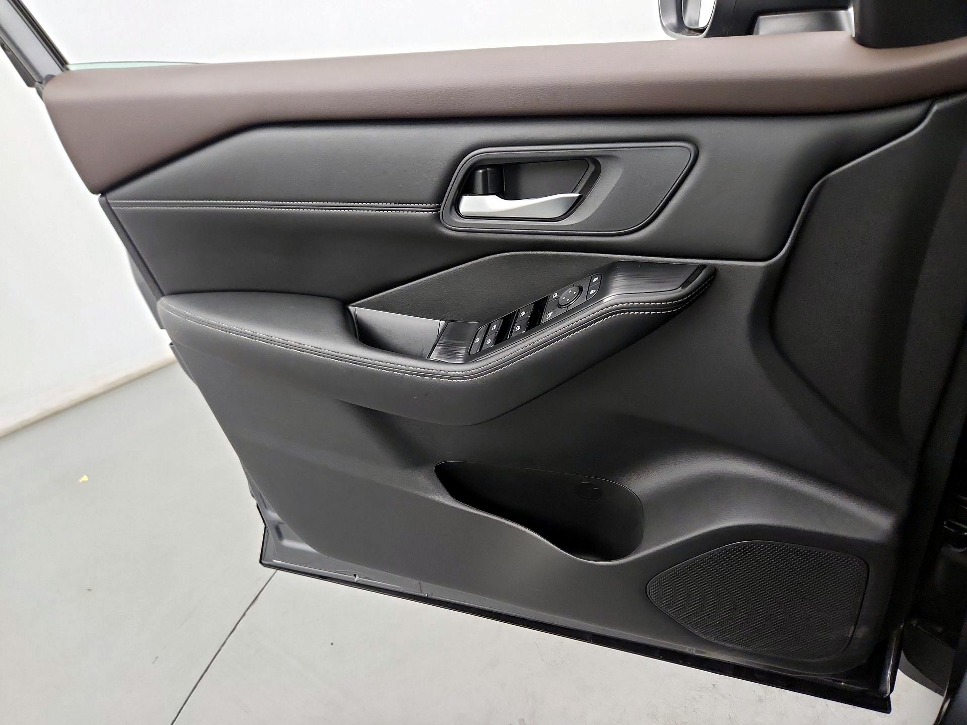 Thumbnail: 2023 Nissan Rogue - 10