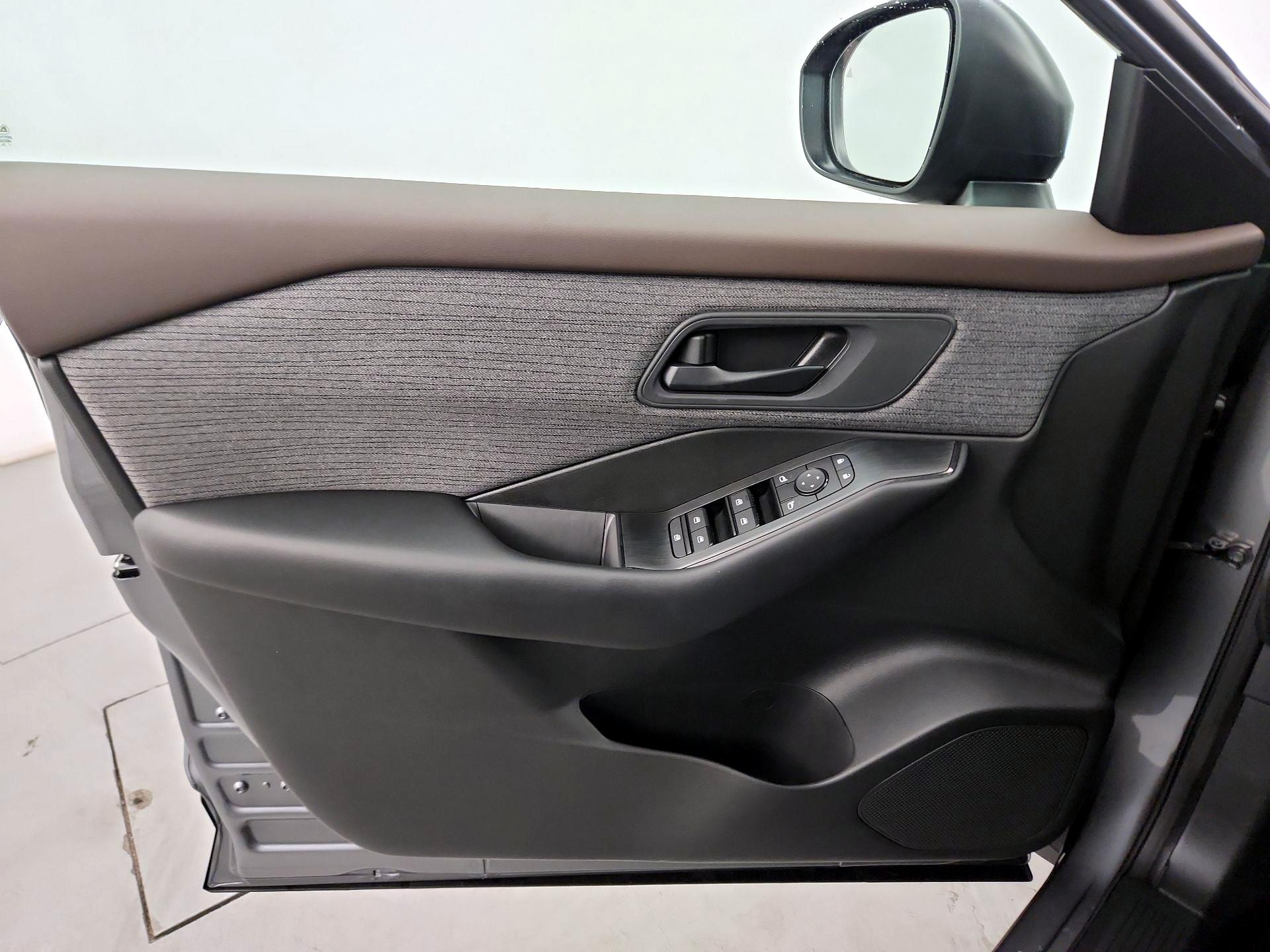 Thumbnail: 2023 Nissan Rogue - 12