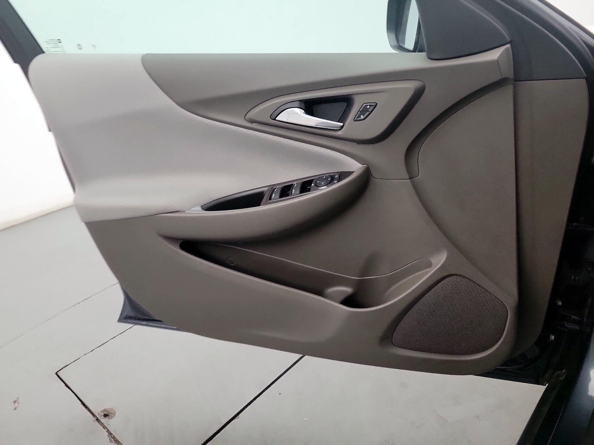 Thumbnail: 2020 Chevrolet Malibu - 10