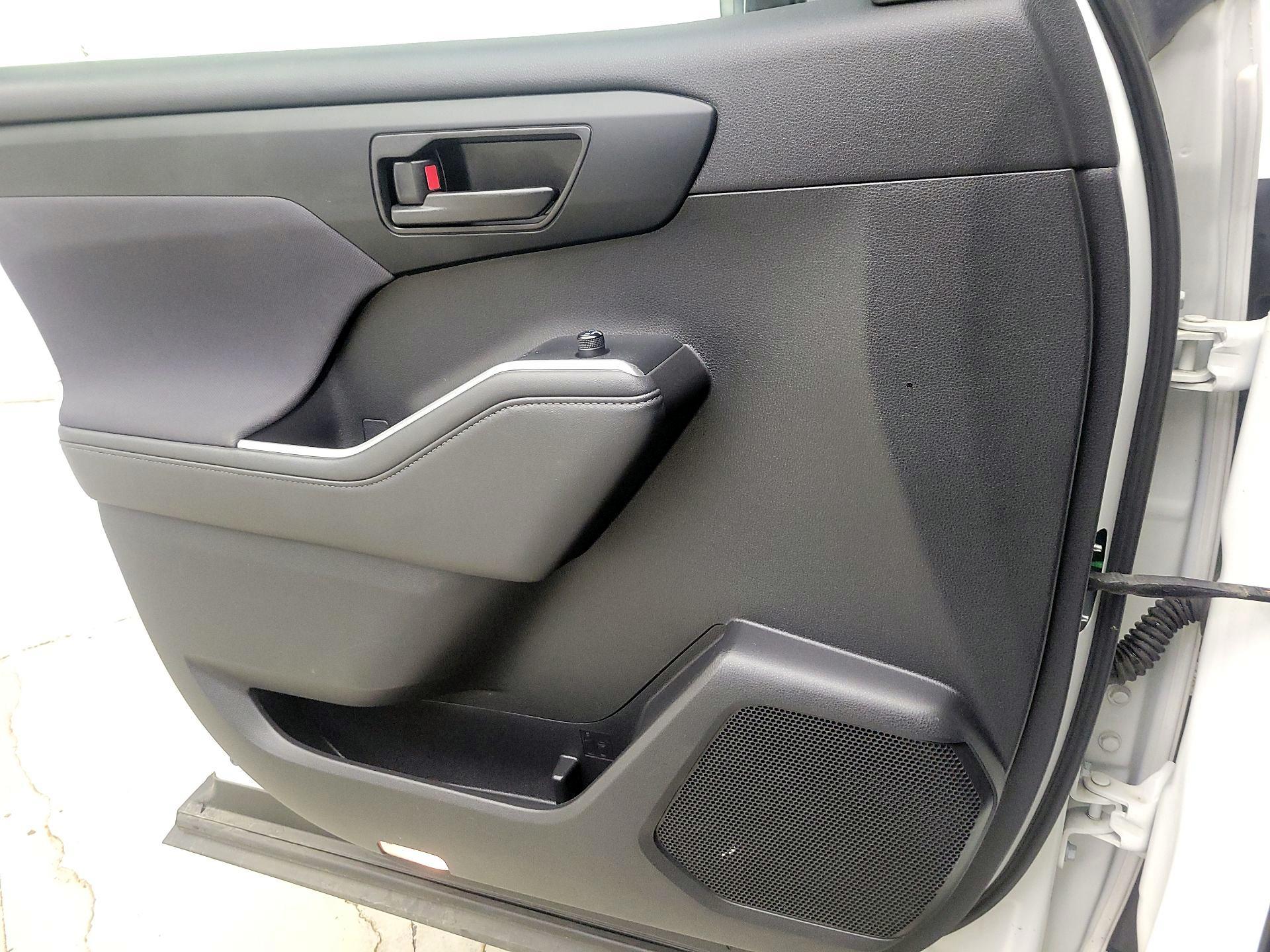 Thumbnail: 2022 Toyota Highlander - 12