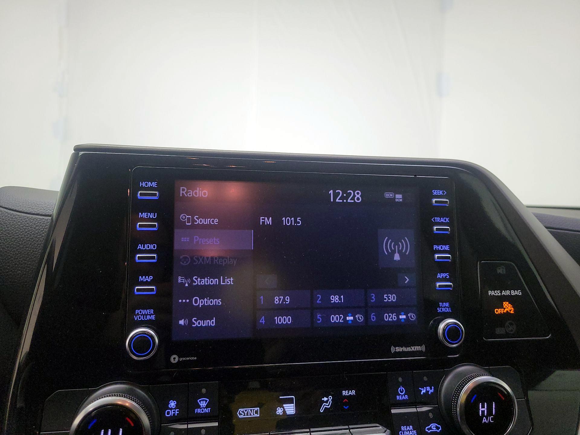 Thumbnail: 2022 Toyota Highlander - 15