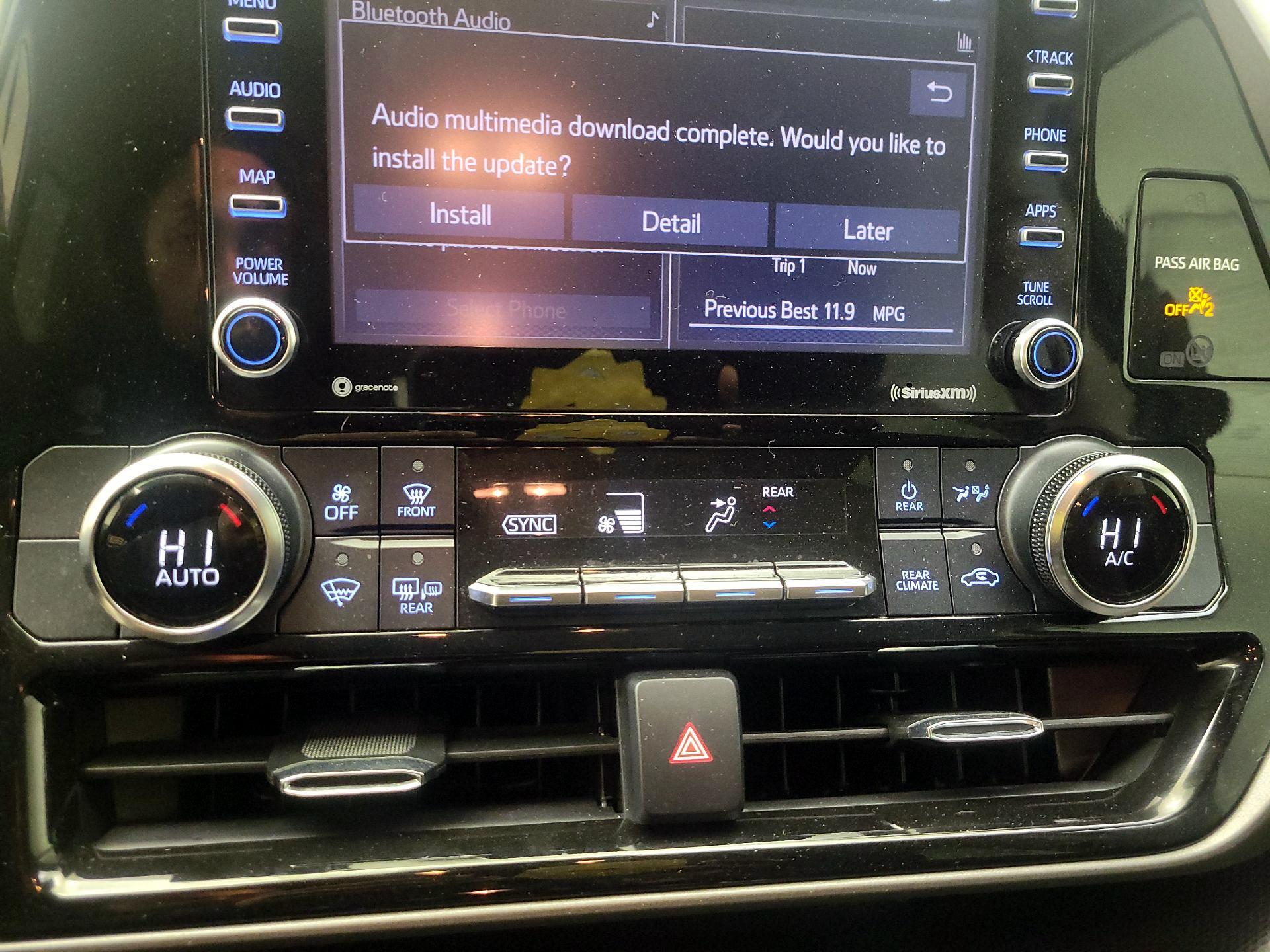 Thumbnail: 2022 Toyota Highlander - 16