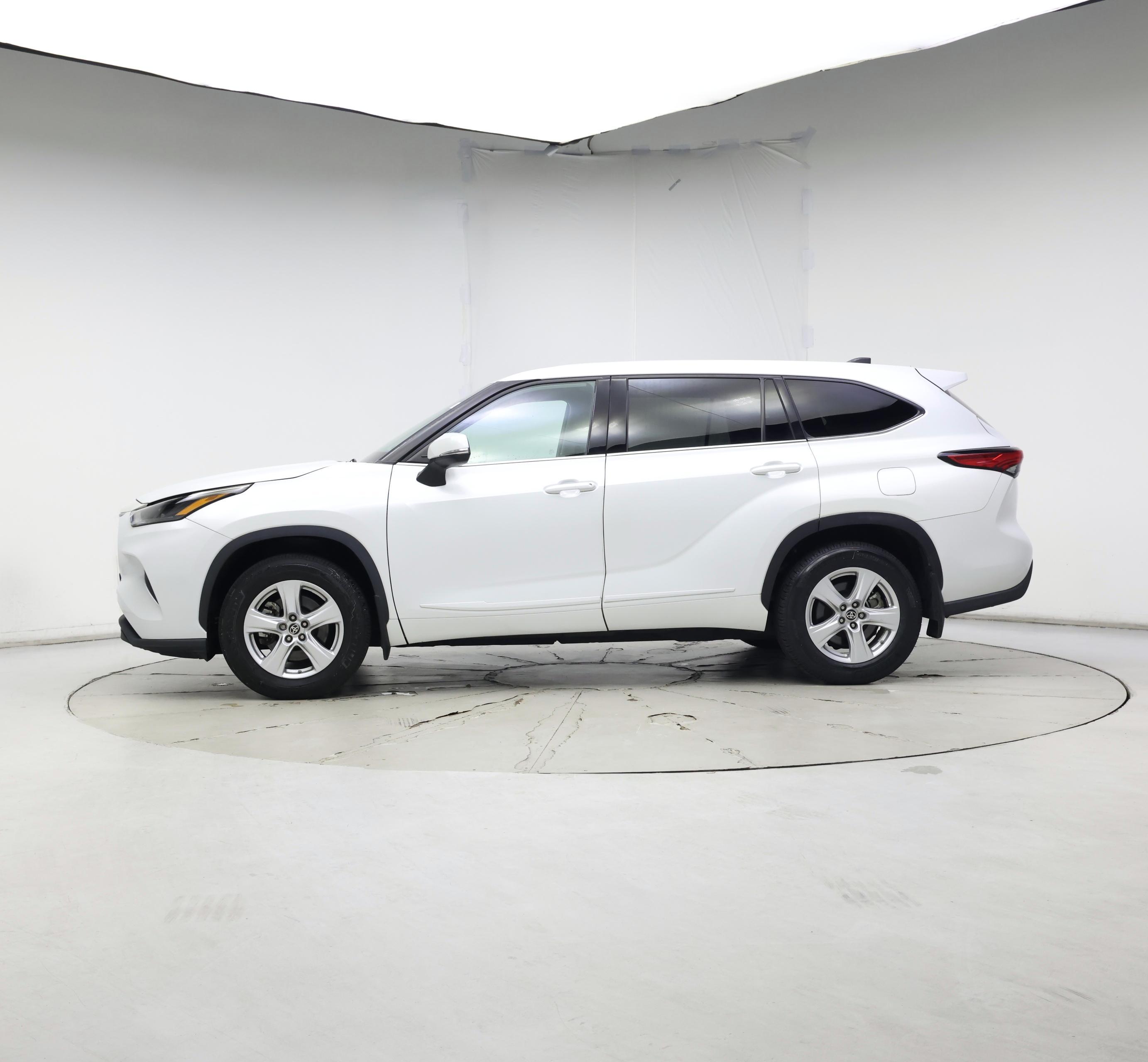 Thumbnail: 2022 Toyota Highlander - 3