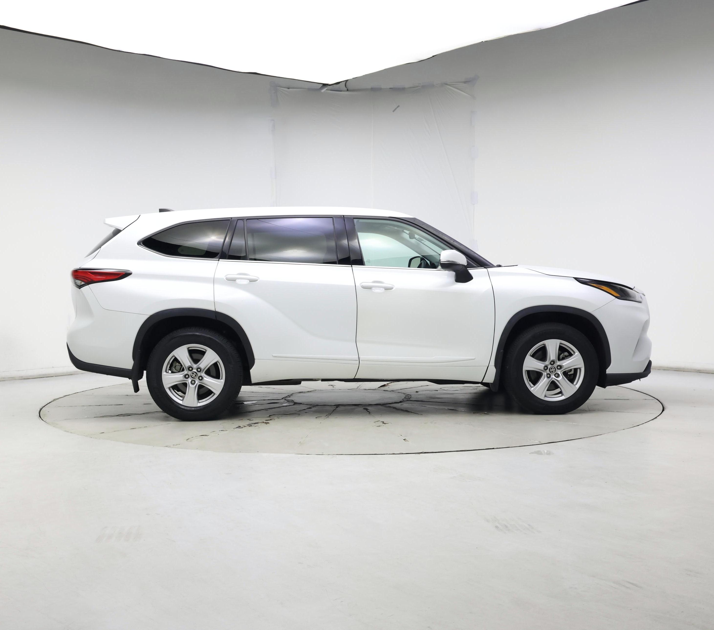 Thumbnail: 2022 Toyota Highlander - 7