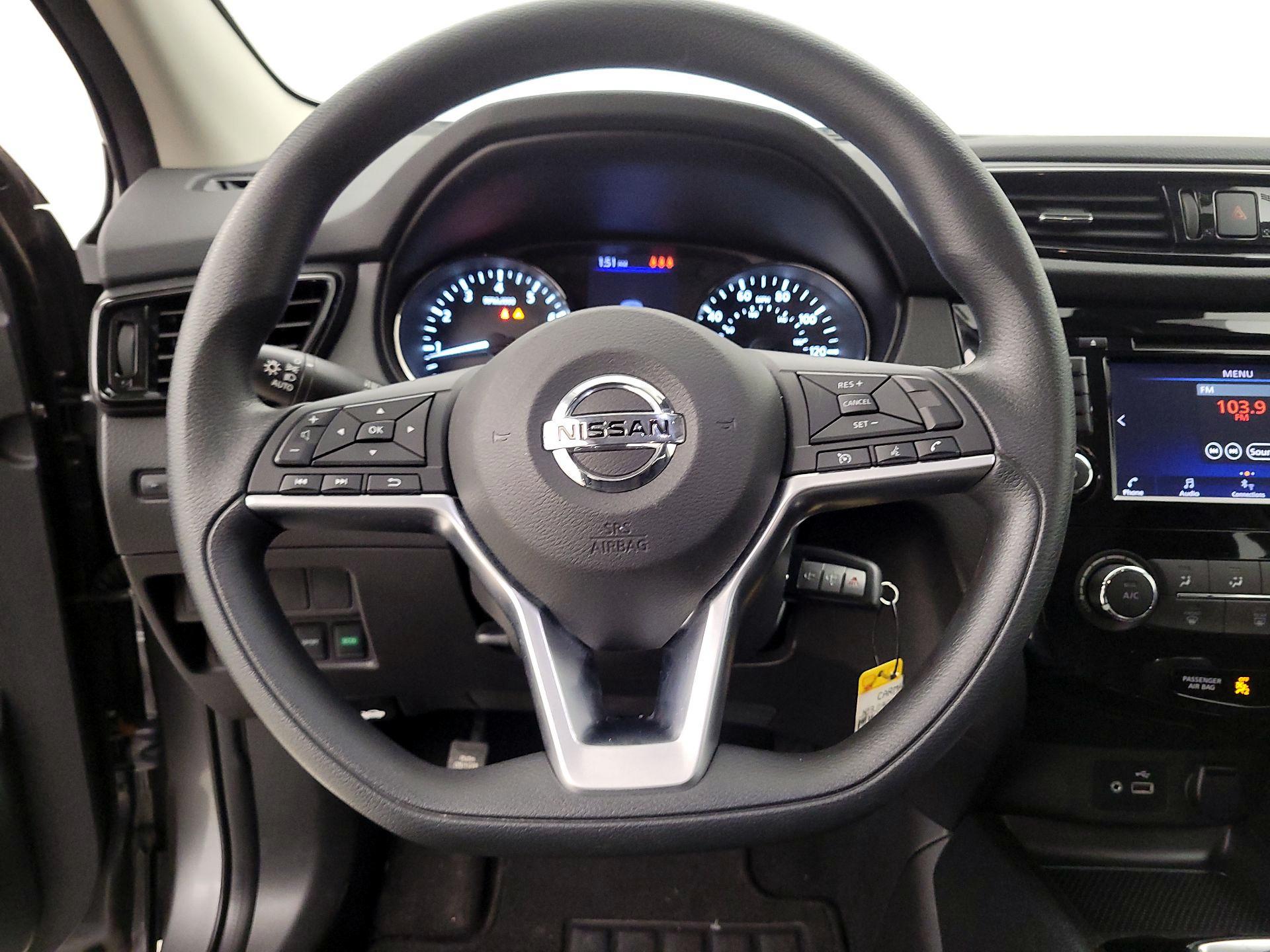 Thumbnail: 2021 Nissan Rogue Sport - 10