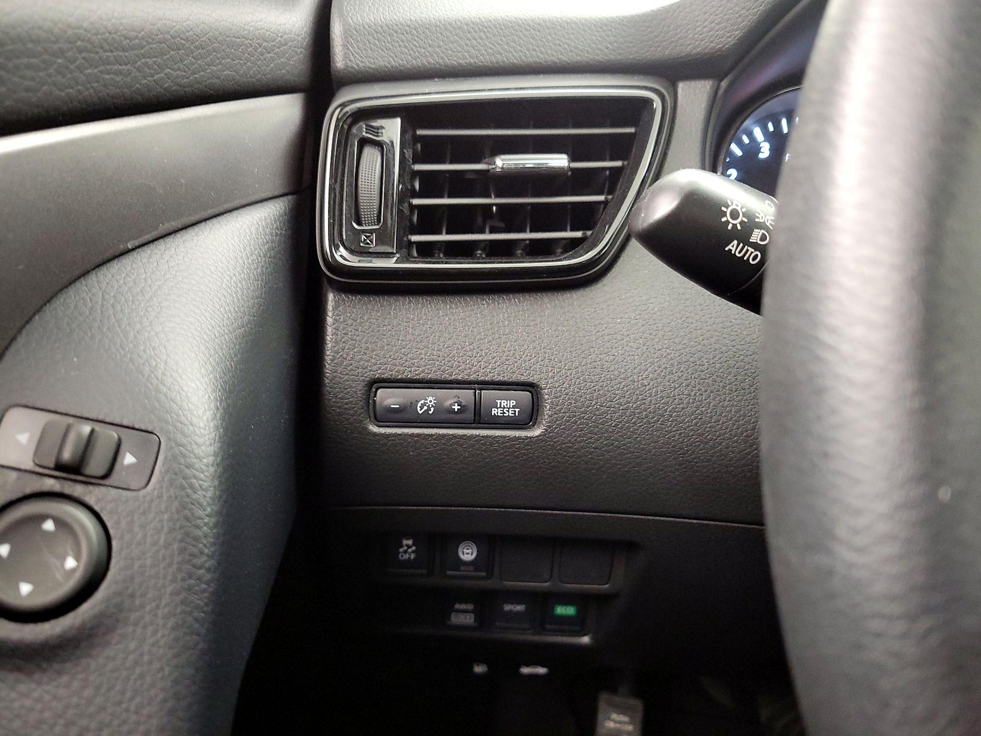 Thumbnail: 2021 Nissan Rogue Sport - 13